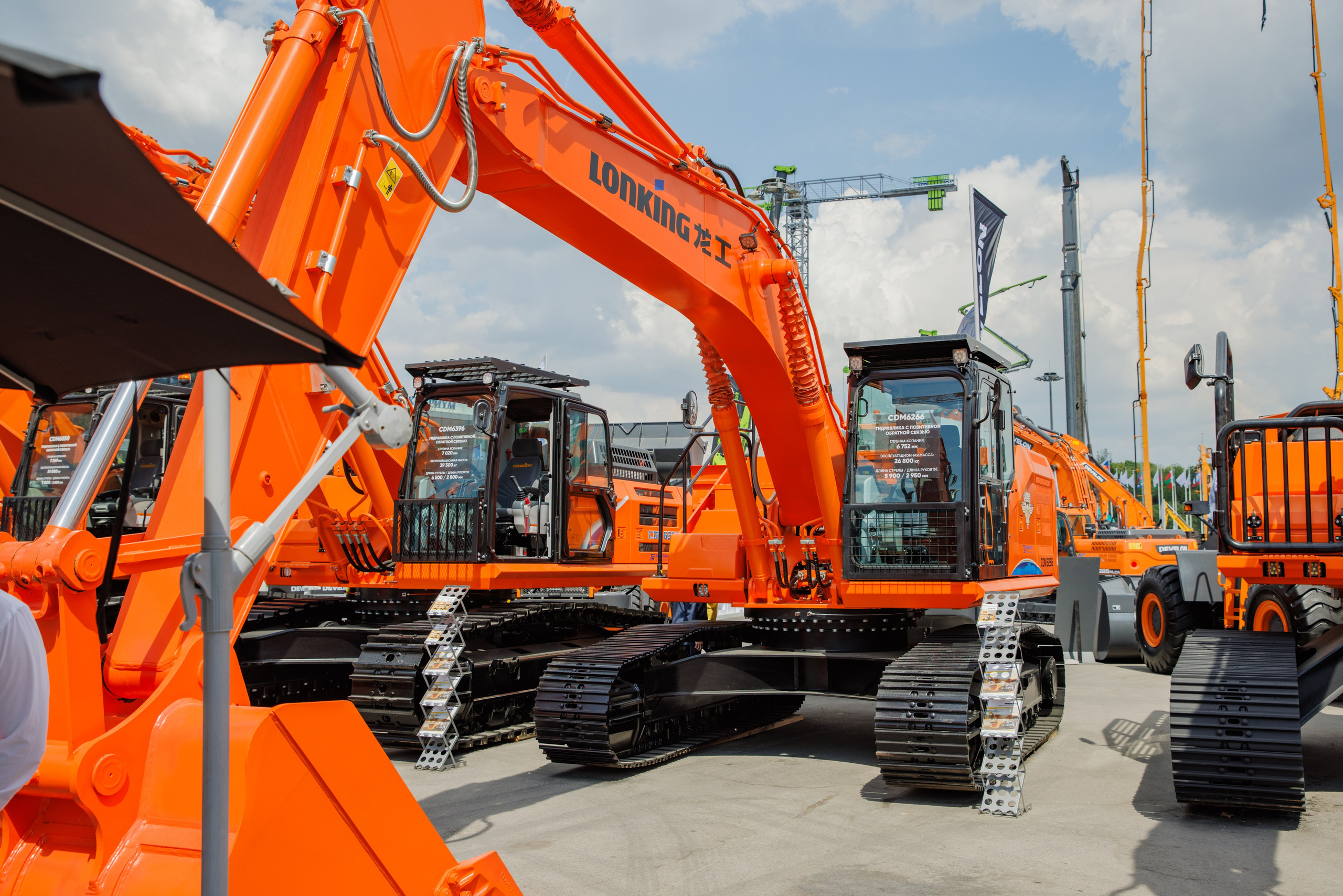 Выставка Спец. Техники. Фотограф Москва Шептаев Артём