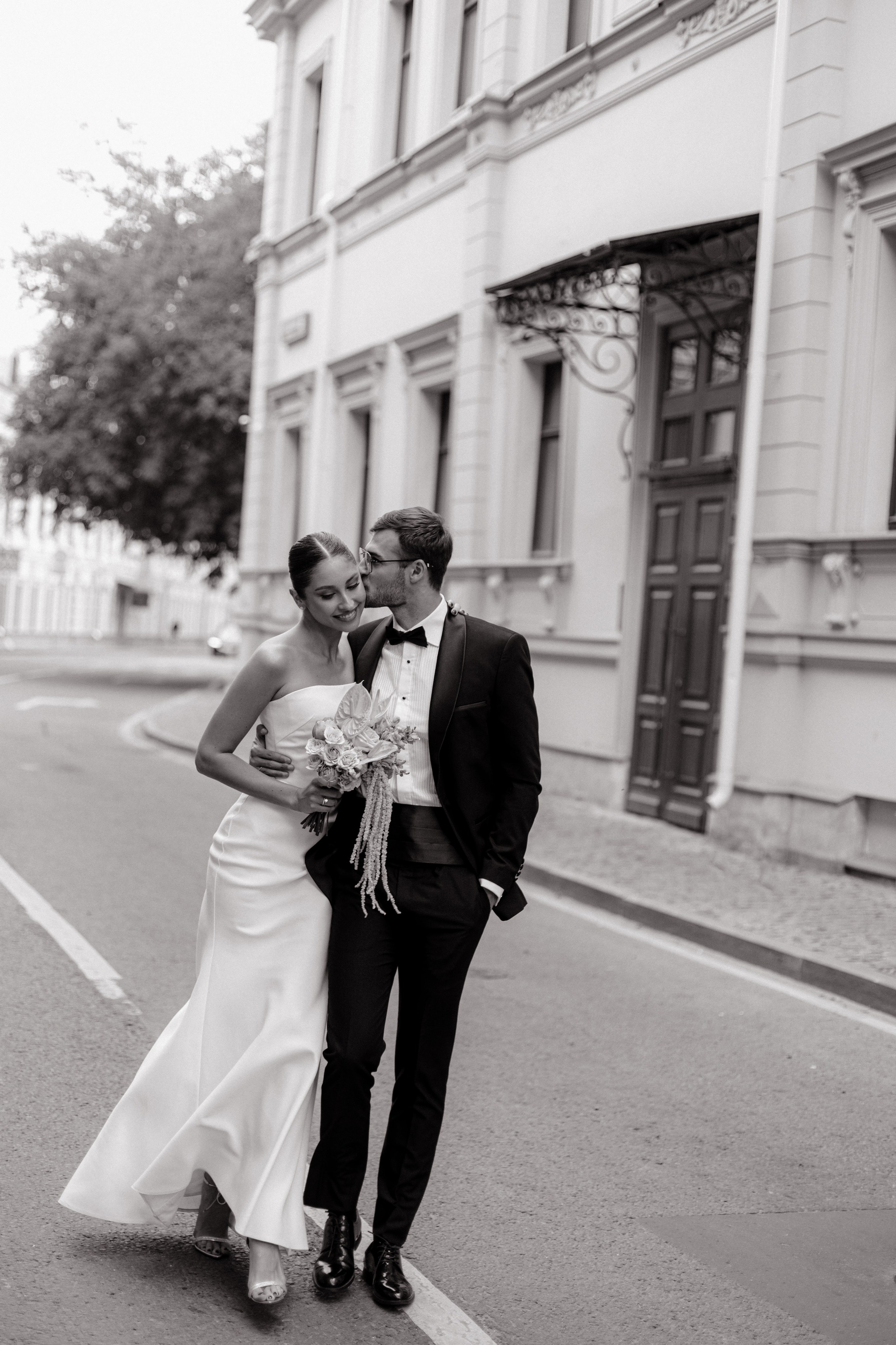 Фотосессия с кабриолетом в Москве свадебная. Свадебный фотограф Москва. Фотограф в Москве Валерия Рожкова