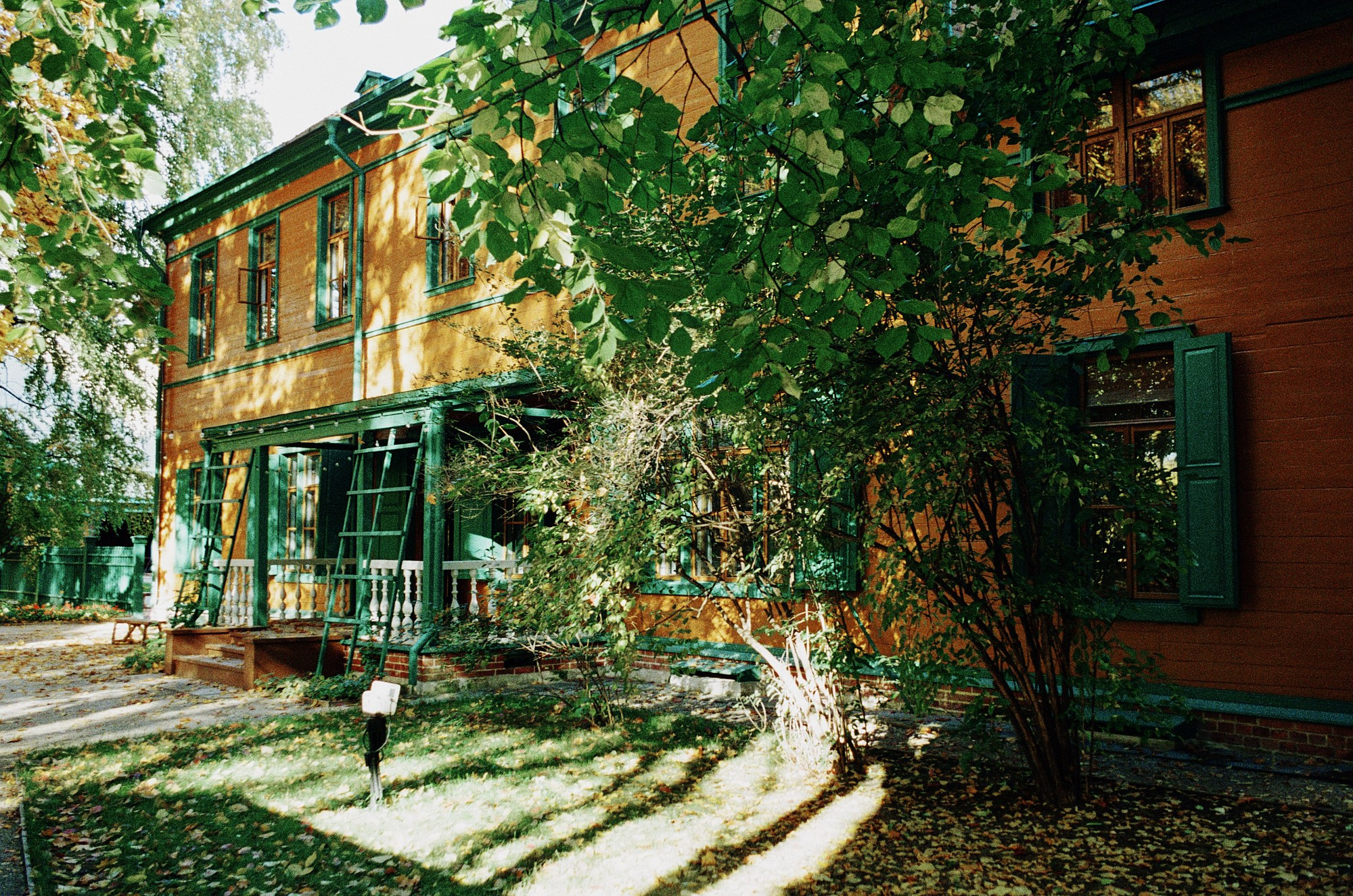 The Lev Tolstoy House Museum. Another person Pavel Potseluev. A photographer in 2025