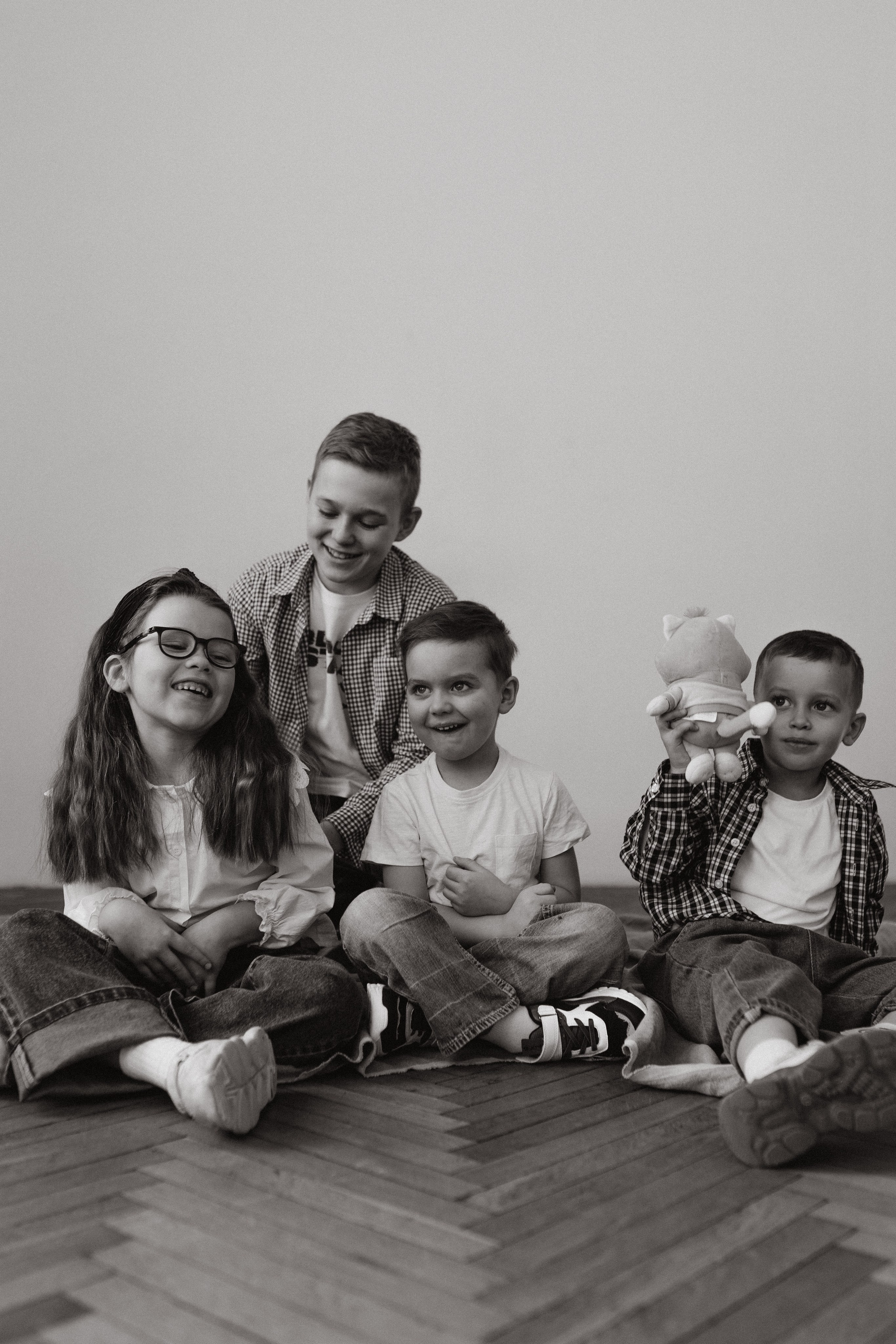 Большая семья в студии. Семейный фотограф в Москве Жукова Анна