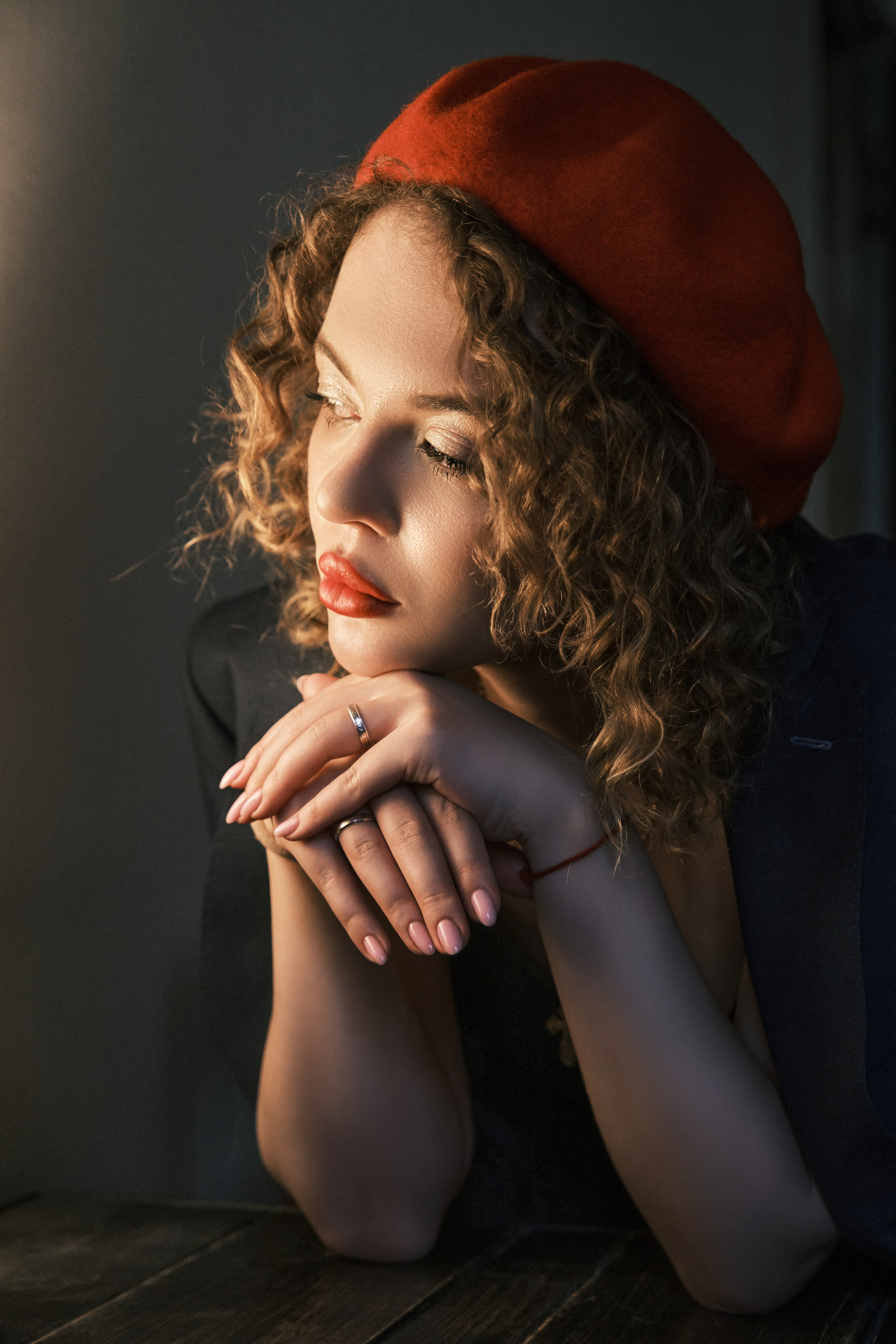 Фотосессии в парадных Санкт-Петербурга. Фотограф портретный архитектурный лавстори будуар Санкт-Петербург Виктор Иванов