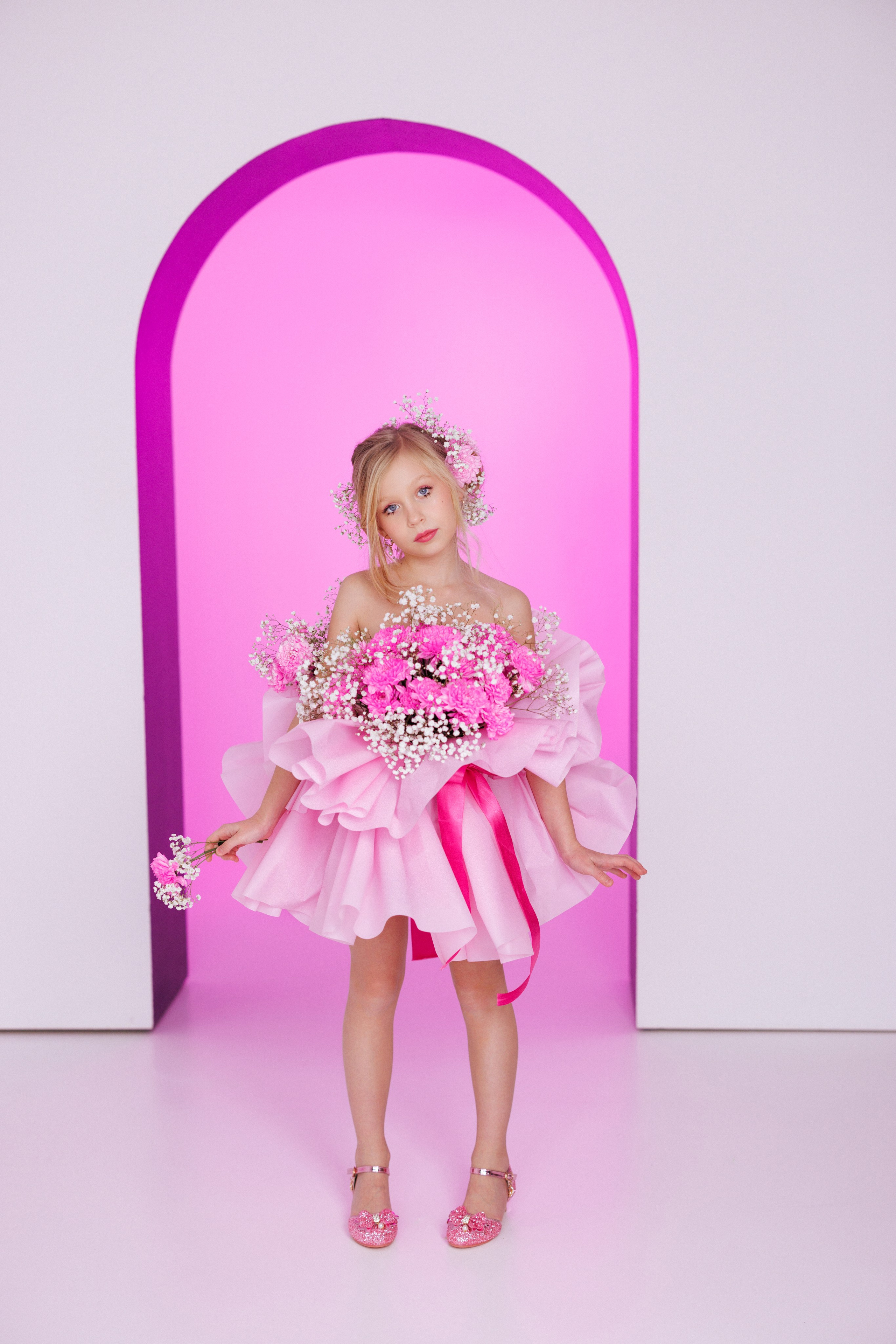 Фотосессия для девочек в форме букета с живыми цветами. Семейный и детский фотограф в Краснодаре Анна Трашкова