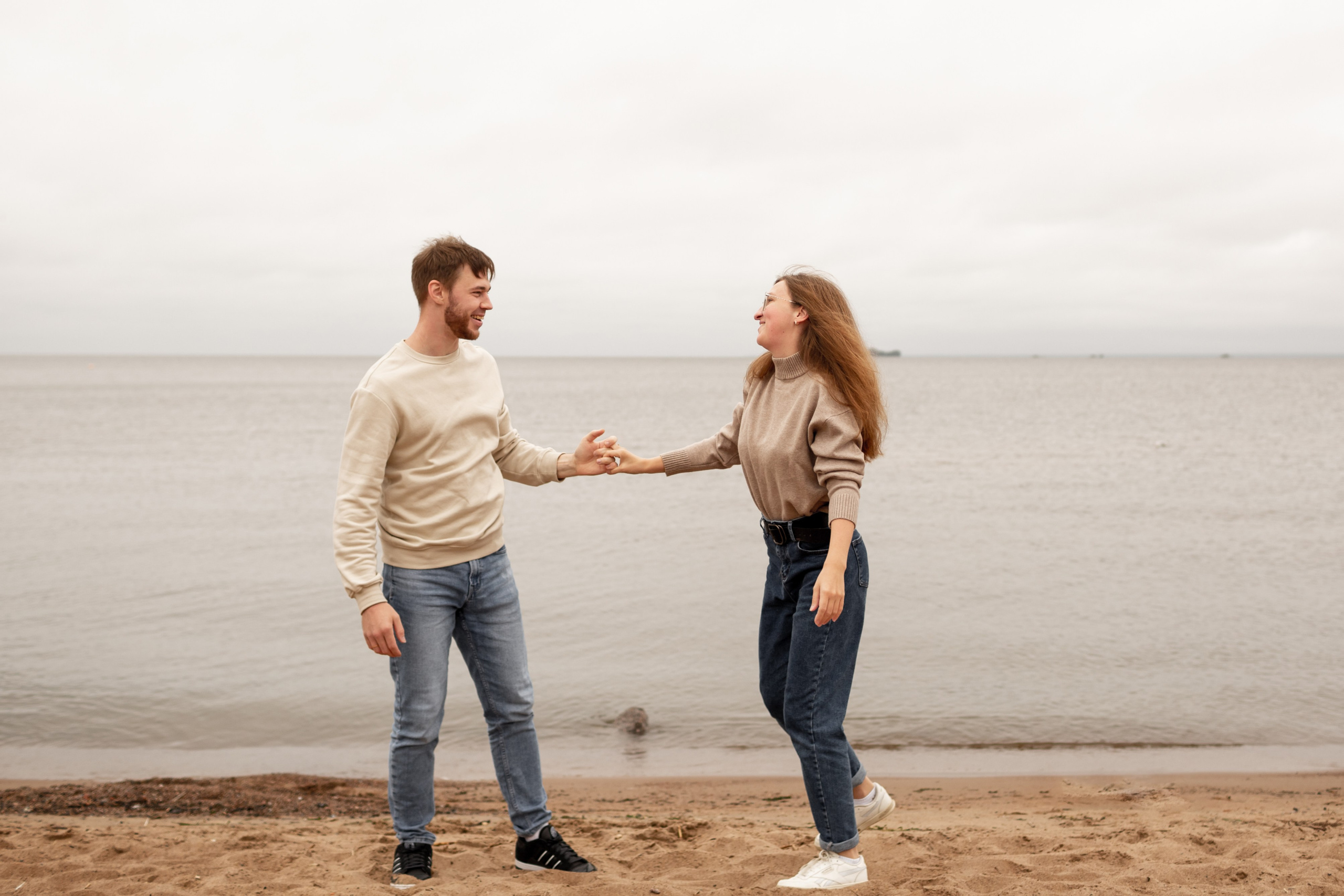 Семейная фотопрогулка на пляже. Свадебный фотограф Кирилл Белый