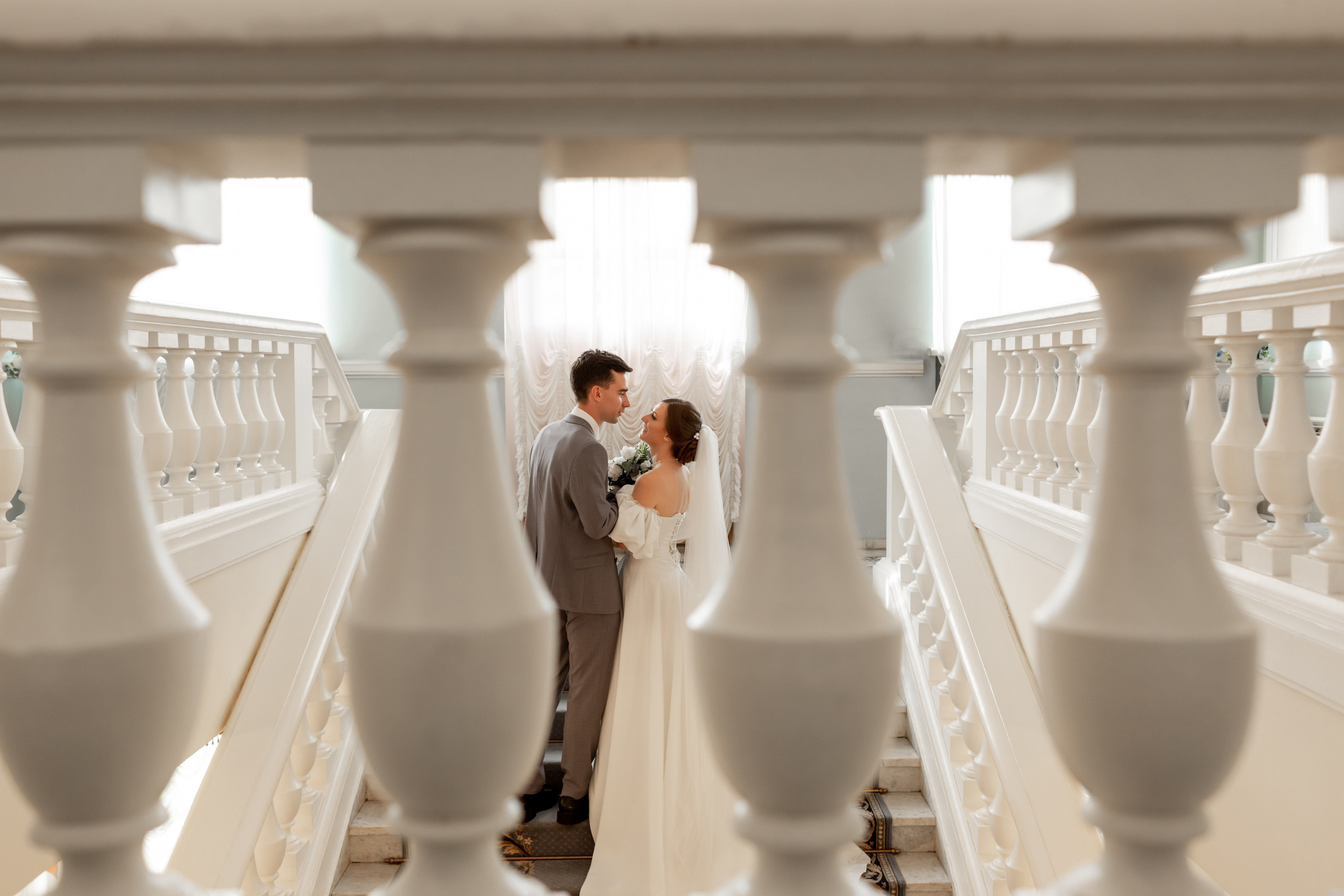 Свадебная фотопрогулка в Санкт-Петербурге. Свадебный фотограф Кирилл Белый