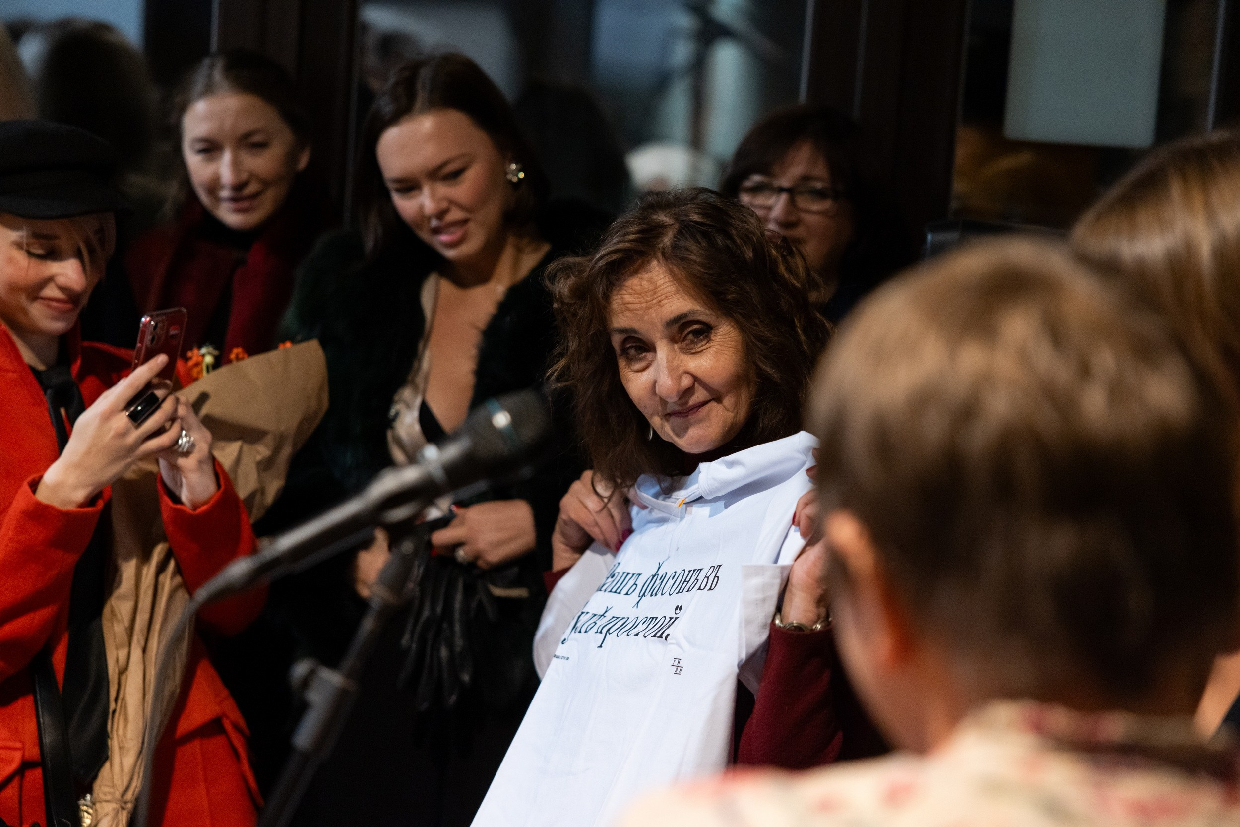 Вернисаж выставки «Между строчками. Швейное мастерство и модная индустрия в Туле 1970-1990-х» в Доме Крафта (28 ноября 2025). Репортажный фотограф Алексей Пирязев