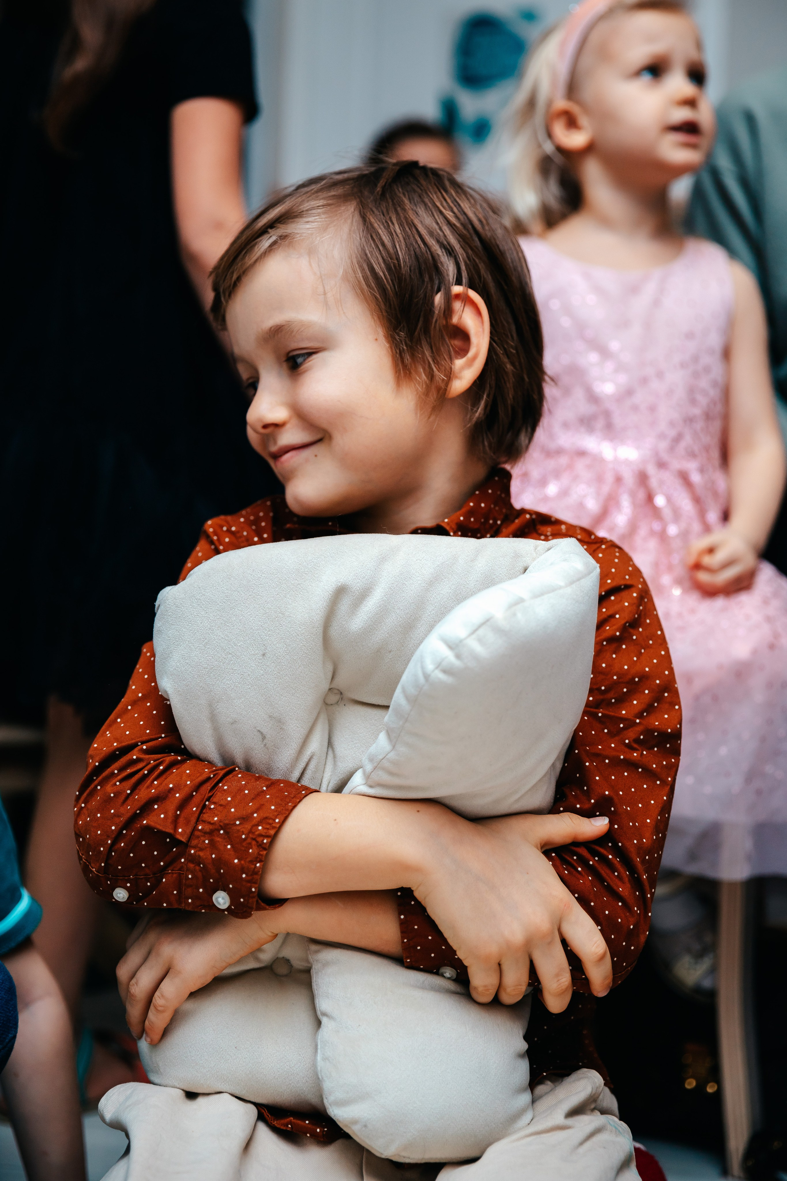 Новогодний утренник в Монтессори-школе. Семейный lifestyle фотограф в Санкт-Петербурге Людмила Пахомова