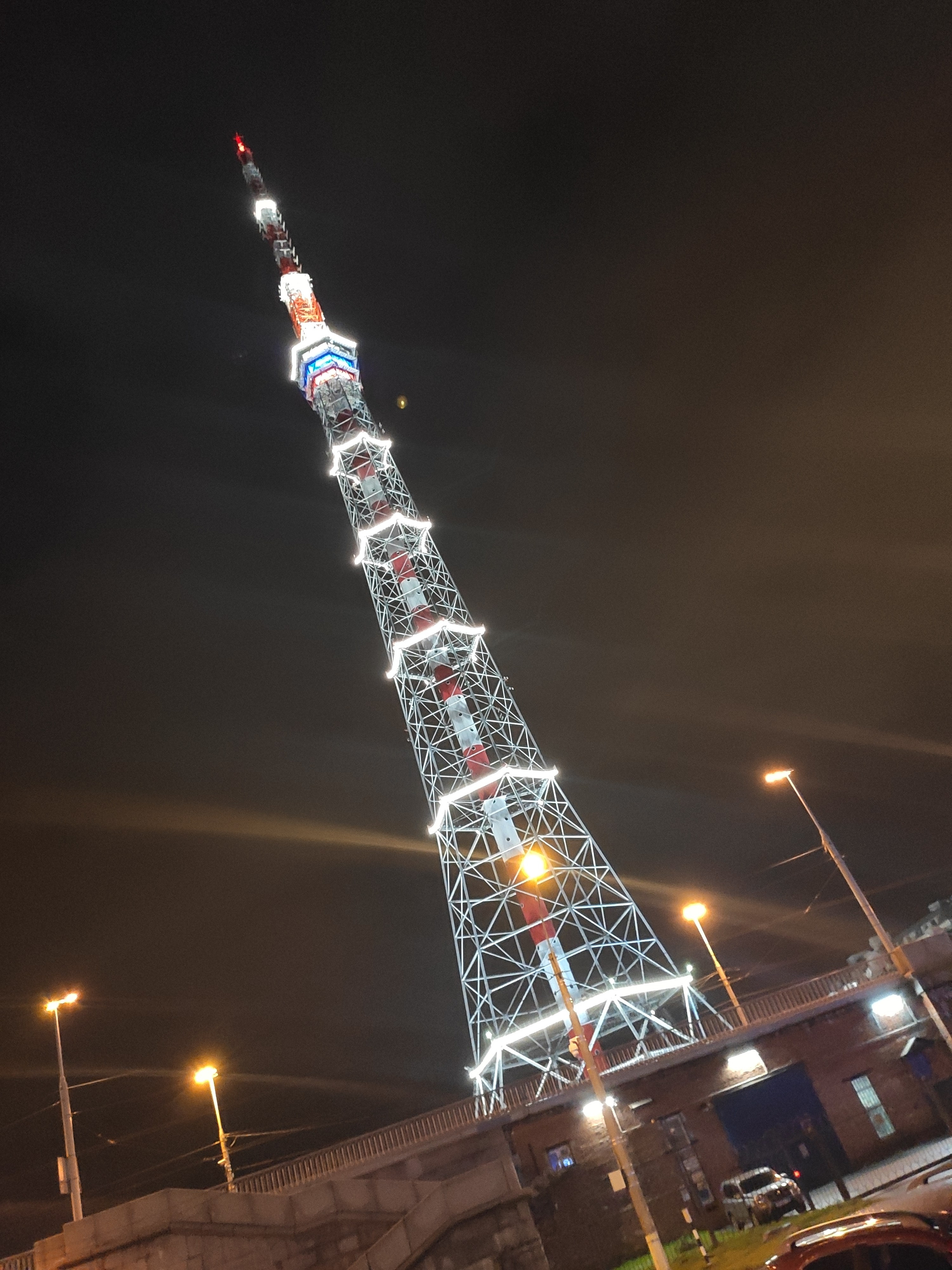 Телебашня. Всегда манит ее конструкция и необычность