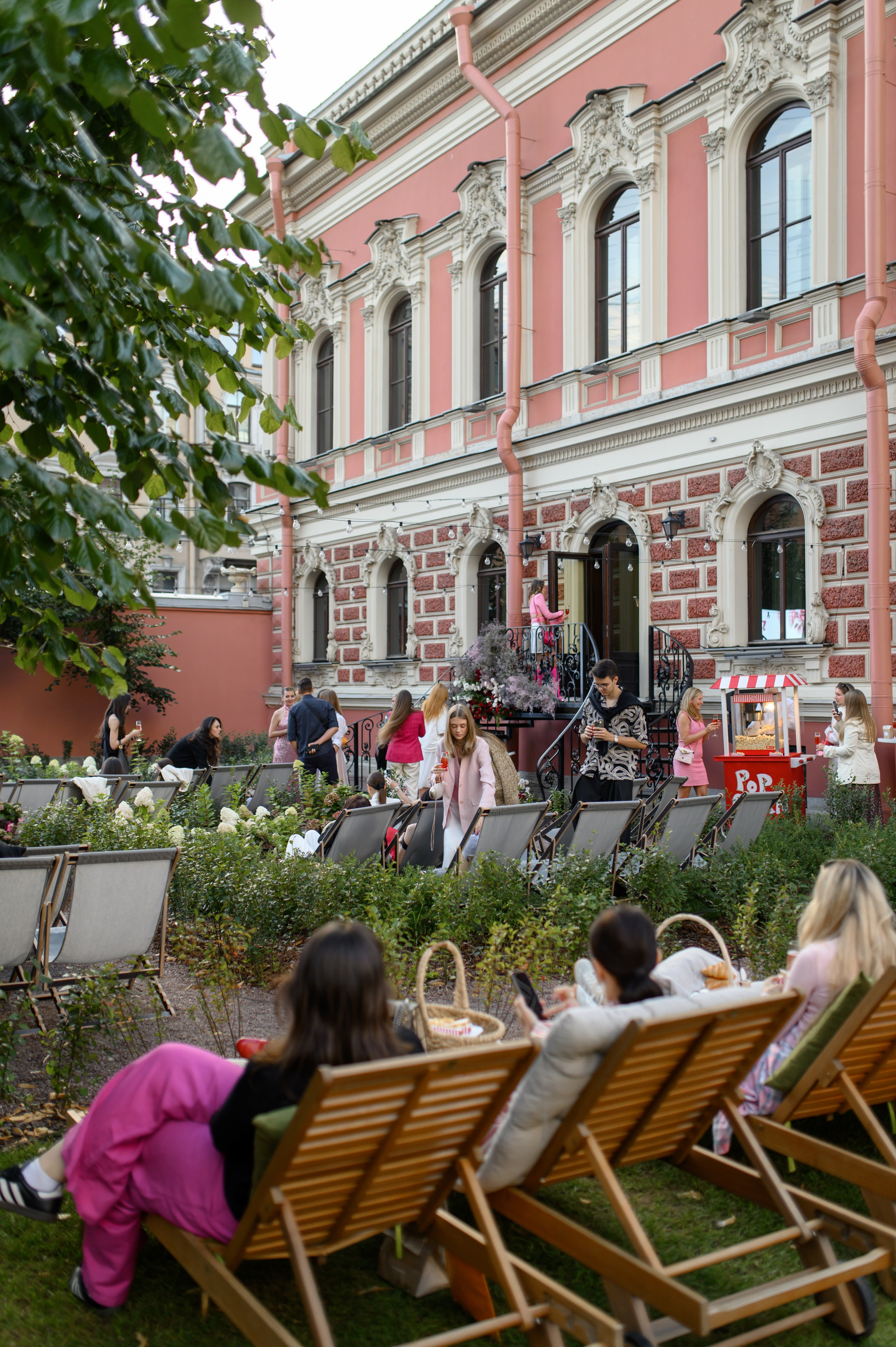 Кинопоказ под открытым небом. Эмили в Париже. Свадебный и портретный фотограф в Санкт-Петербурге Ирина Келина