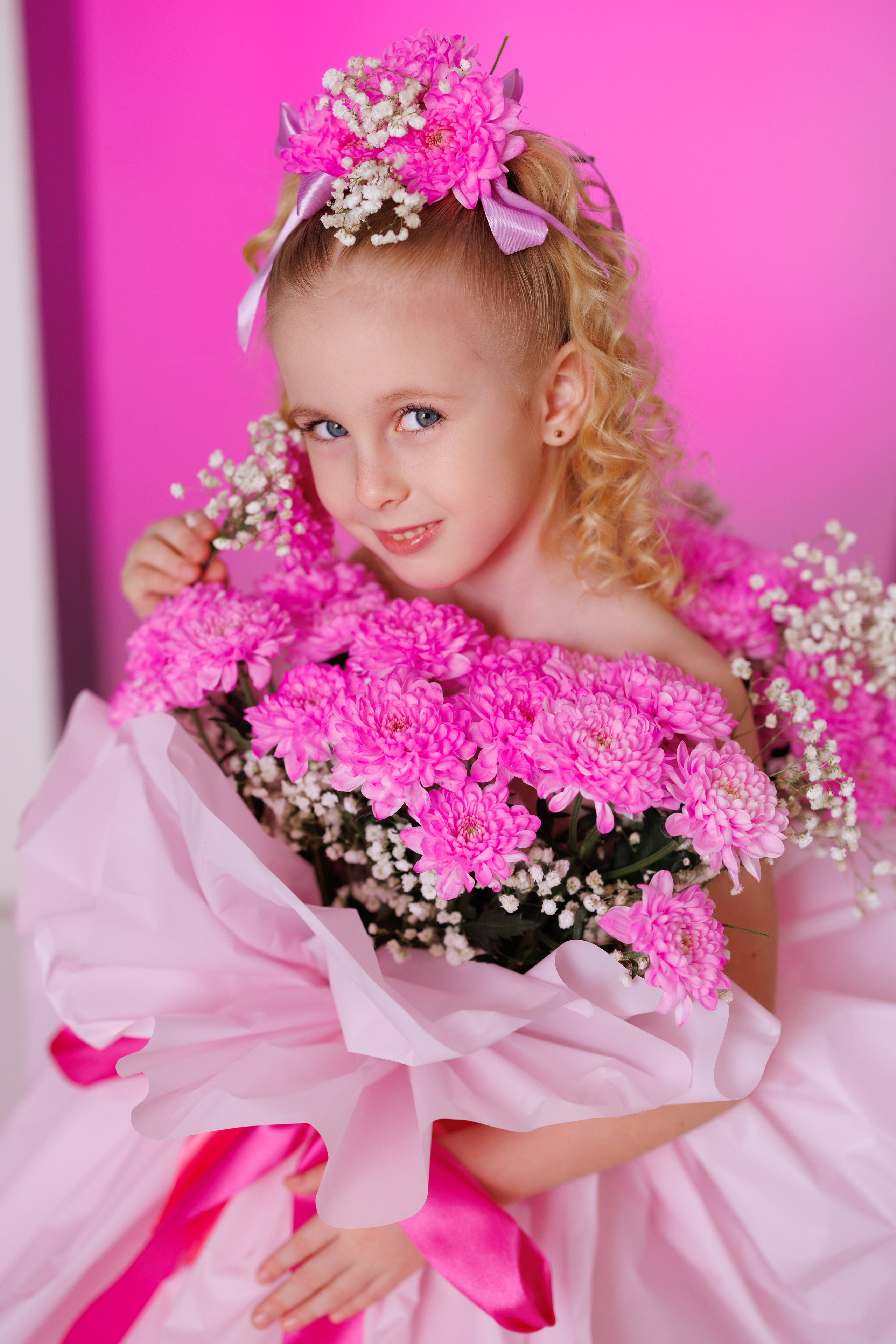 Фотосессия для девочек в форме букета с живыми цветами. Семейный и детский фотограф в Краснодаре Анна Трашкова