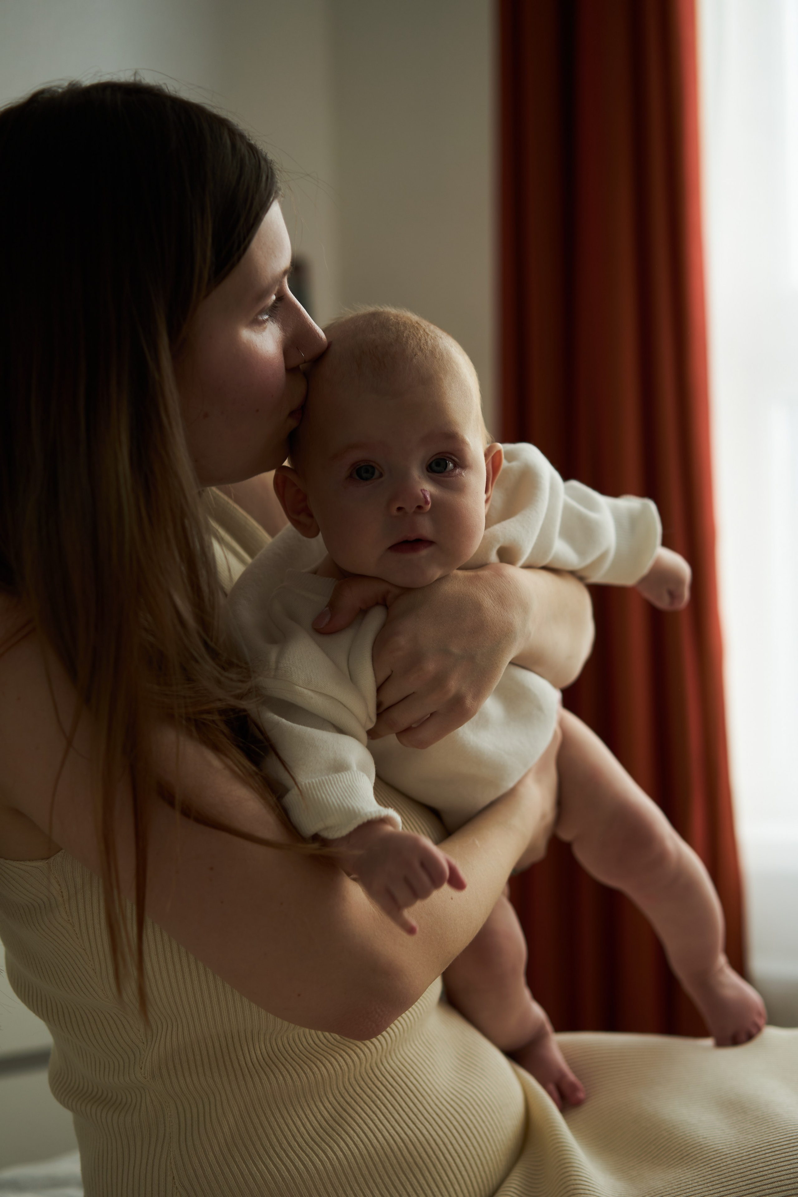 Семейная фотосессия дома. Фотограф Екатеринбург Кокшарова Александра