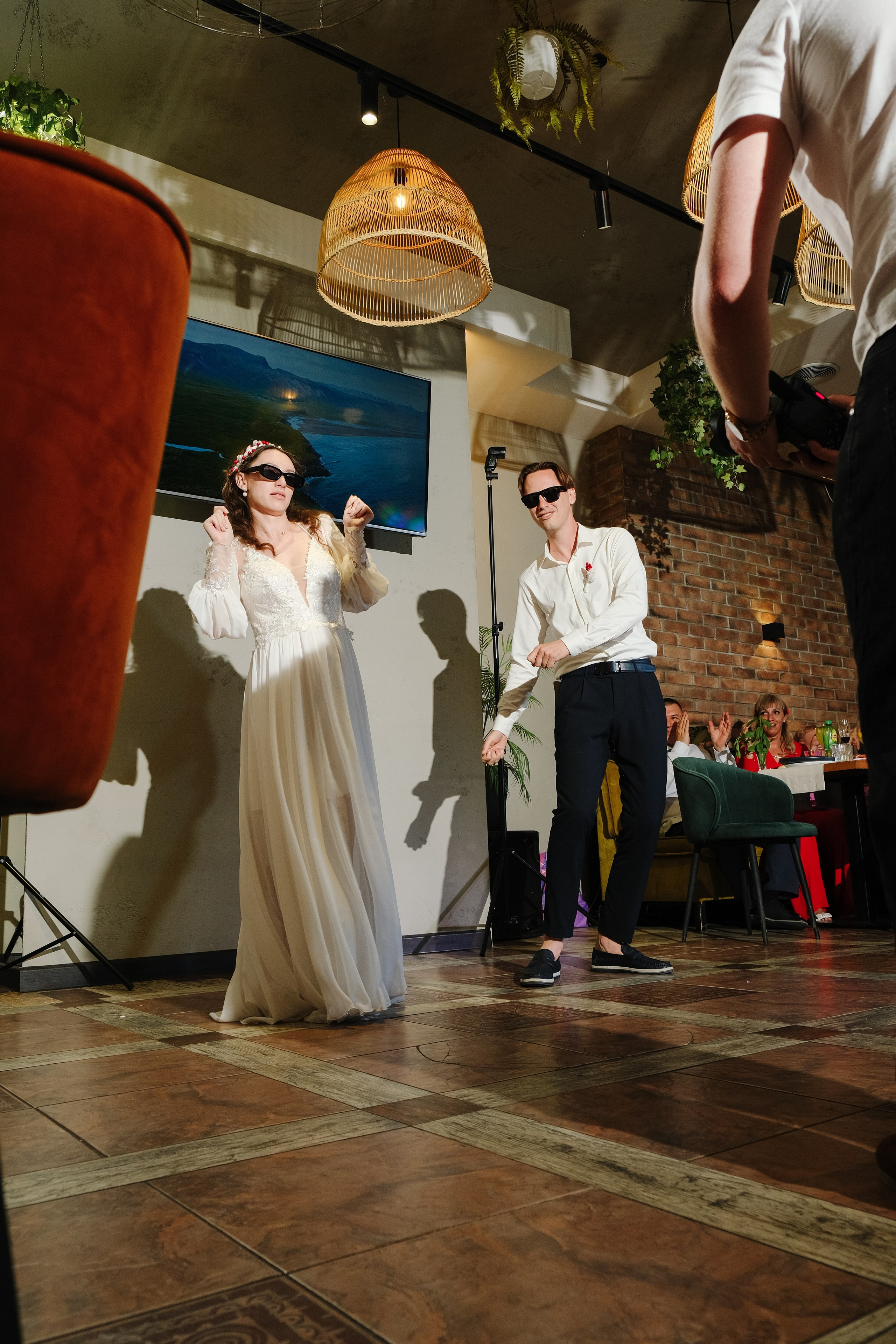 О+Д (ЗАГС, прогулка Центр и Парк Победы, банкет). Профессиональная фотосъемка в Крыму. Натуральные эмоции и живые кадры. Забронируйте дату прямо сейчас!