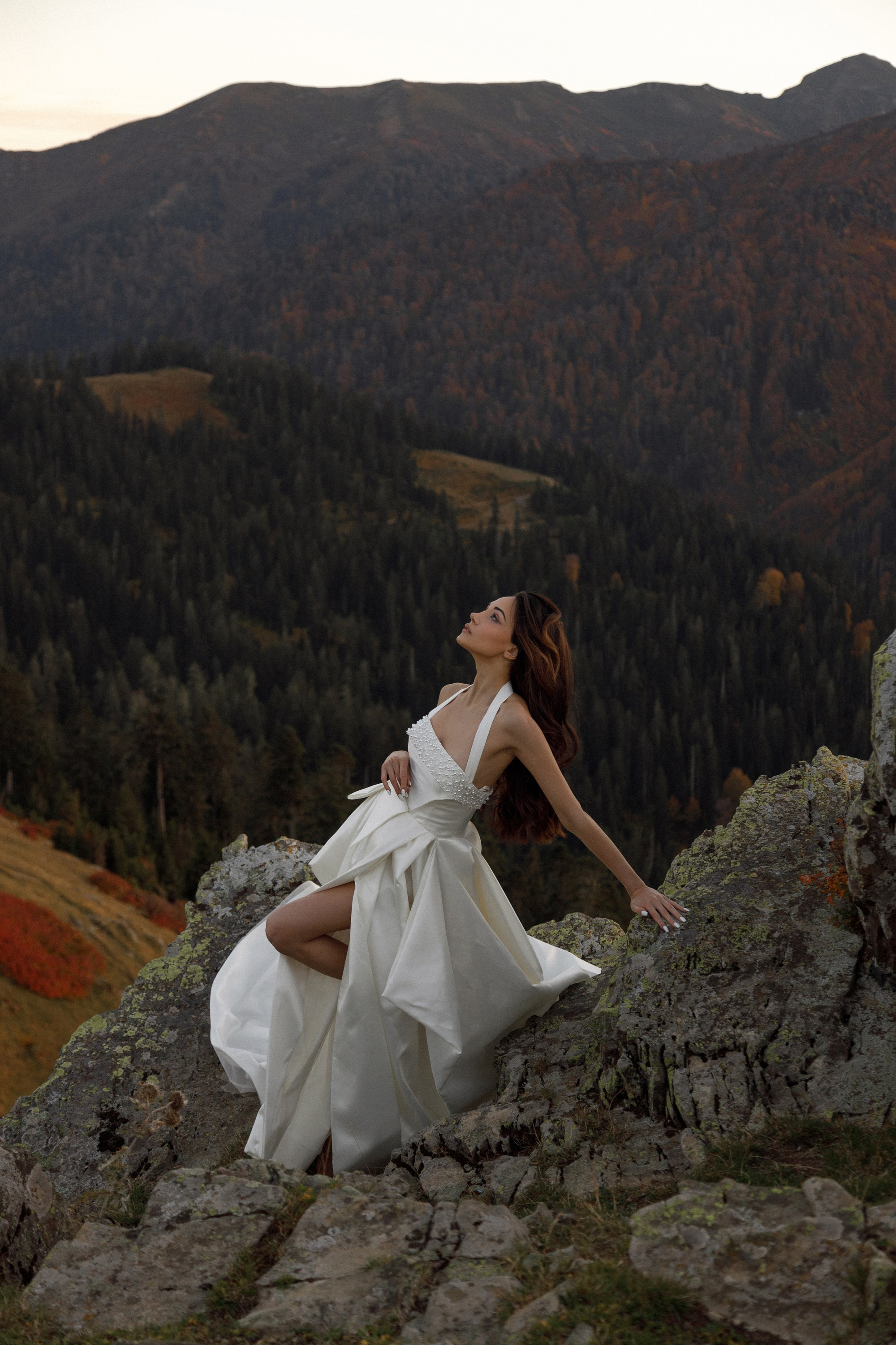 Свадьба в горах на закате