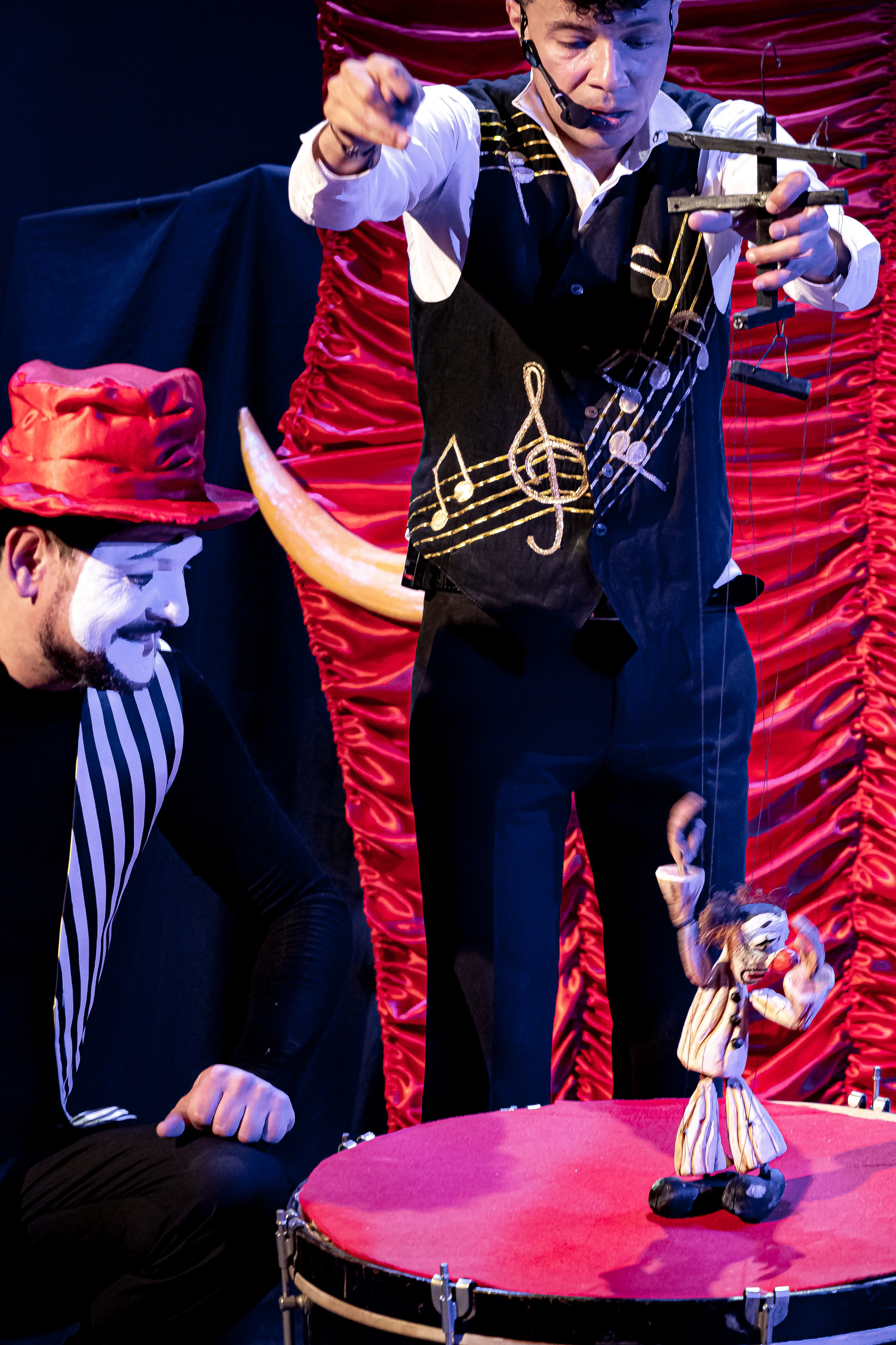 Цирк из Саквояжа спектакль театра САКВОЯЖ. Фотограф в Сочи Юрий Шептаев