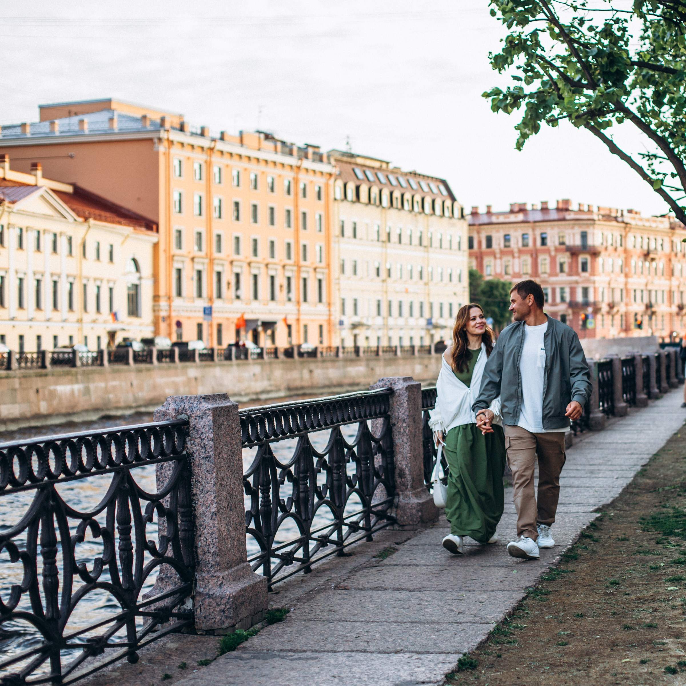 Сергей и Наталья в июне. Фотопрогулка в Петербурге. Индивидуальный и семейный фотограф в Санкт-Петербурге
