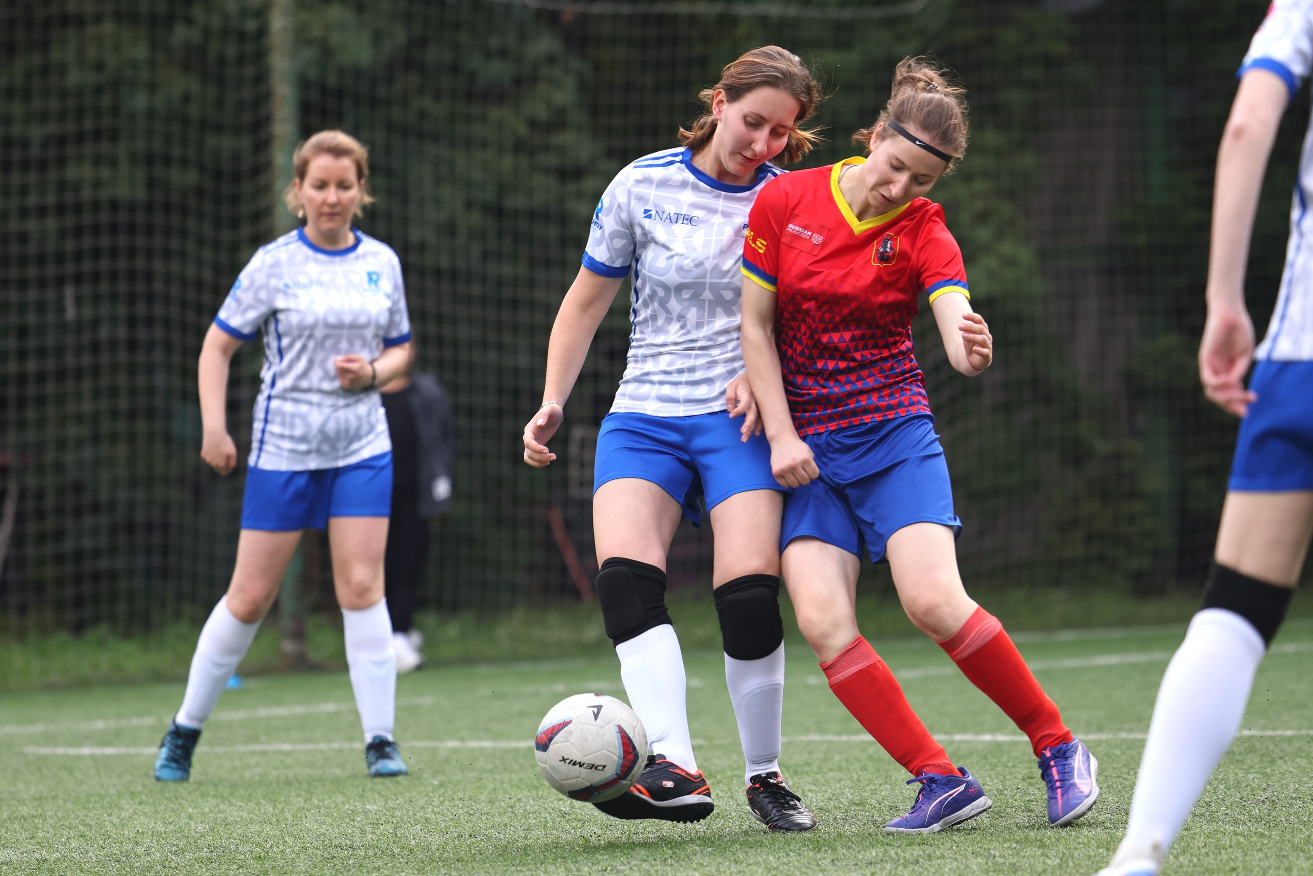 Футбол. Женская лига. Спортивный и репортажный фотограф Ермакова Светлана