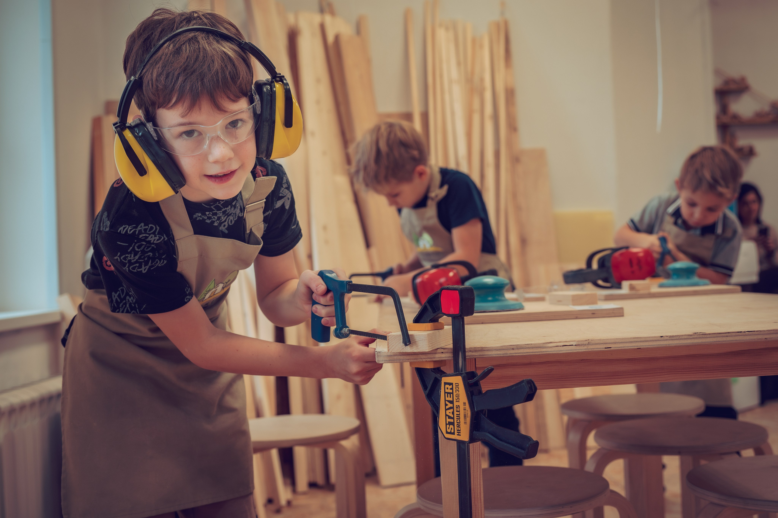 Репортаж из детской столярной мастерской. Семейный фотограф Руслан Каримов Одинцово Москва