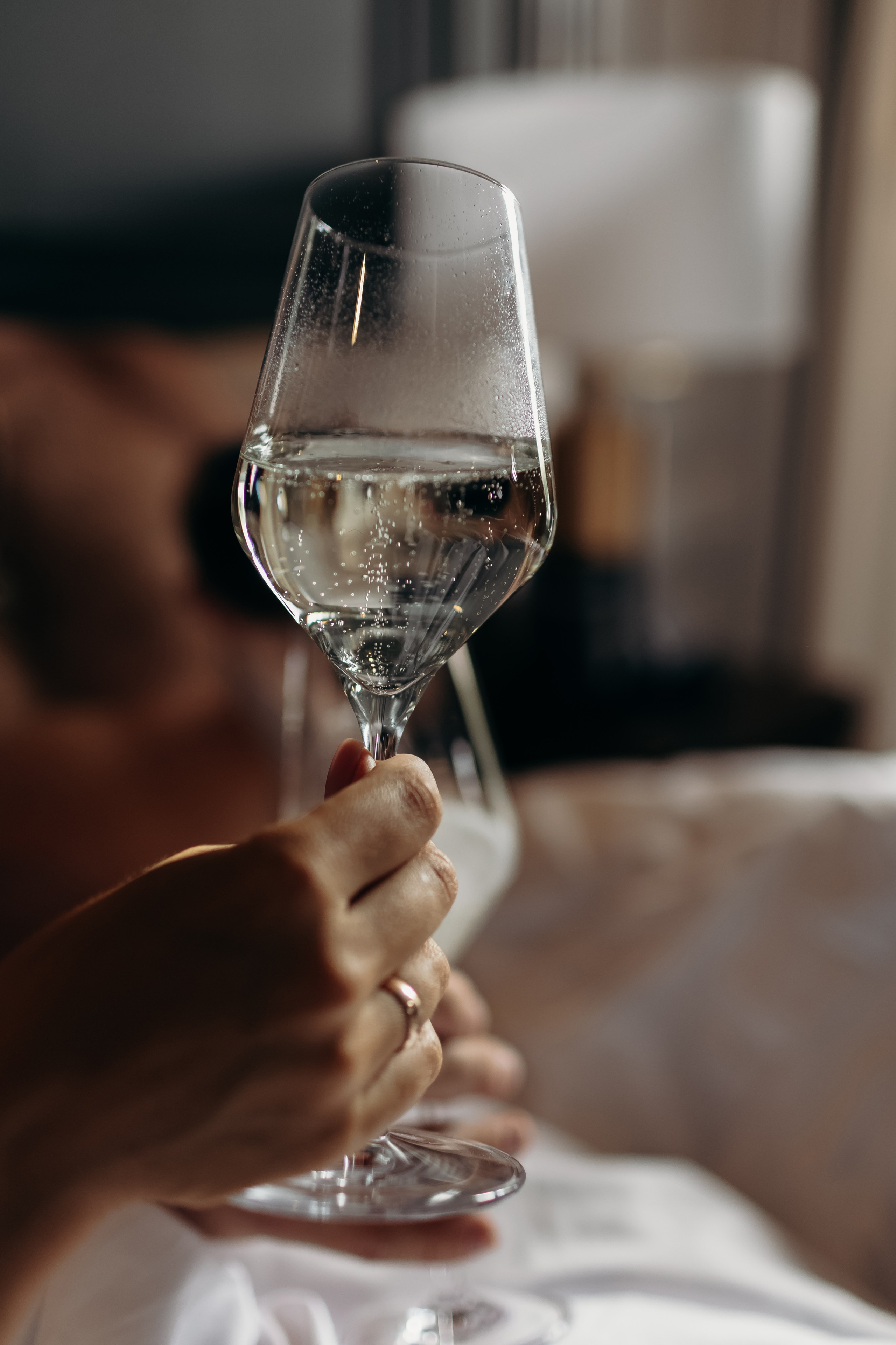 Александр и Елена (сборы, ресторан). Фотограф свадебный семейный в Красноярске Шукшина Наталья