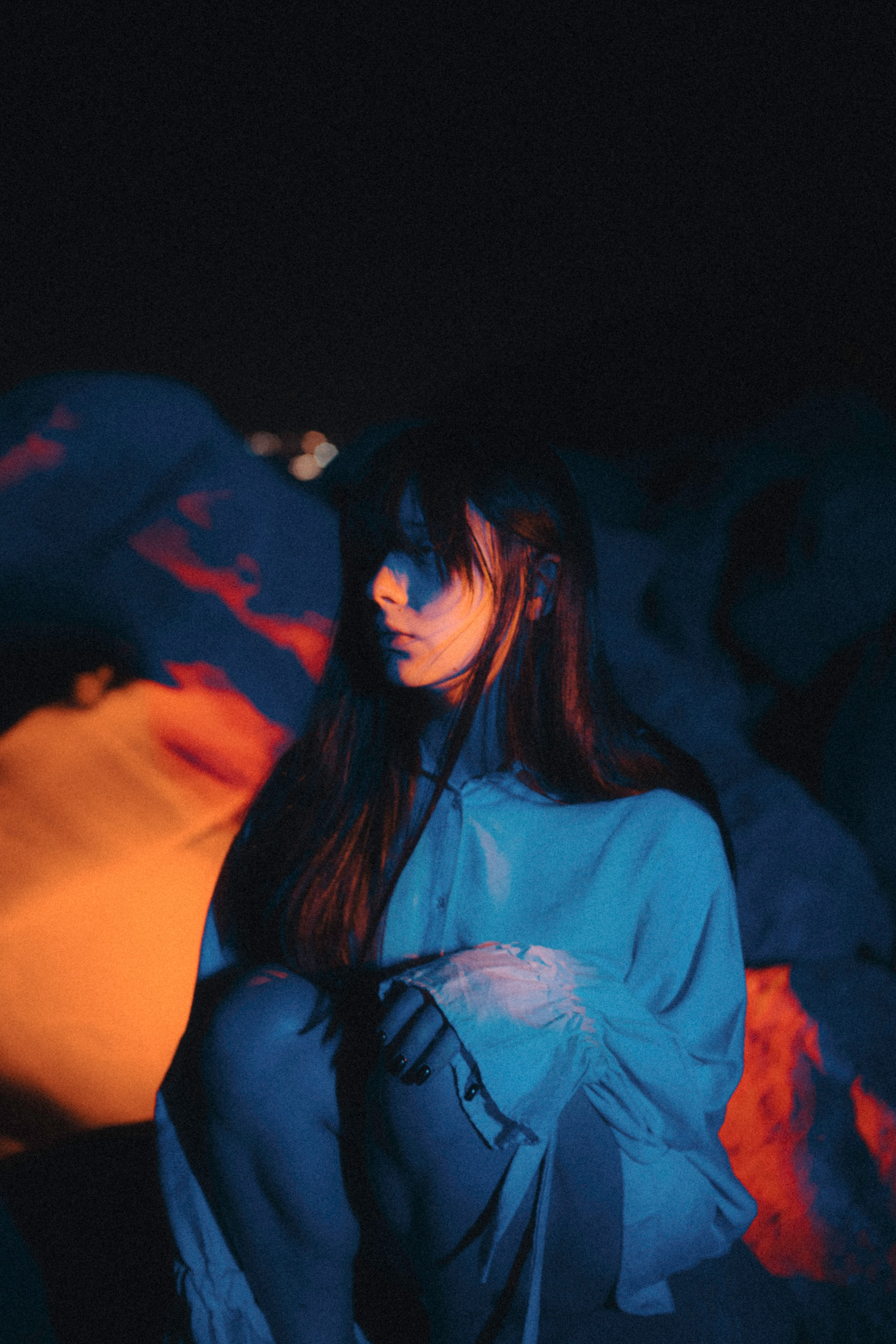 Фотосессия с цветным светом у моря