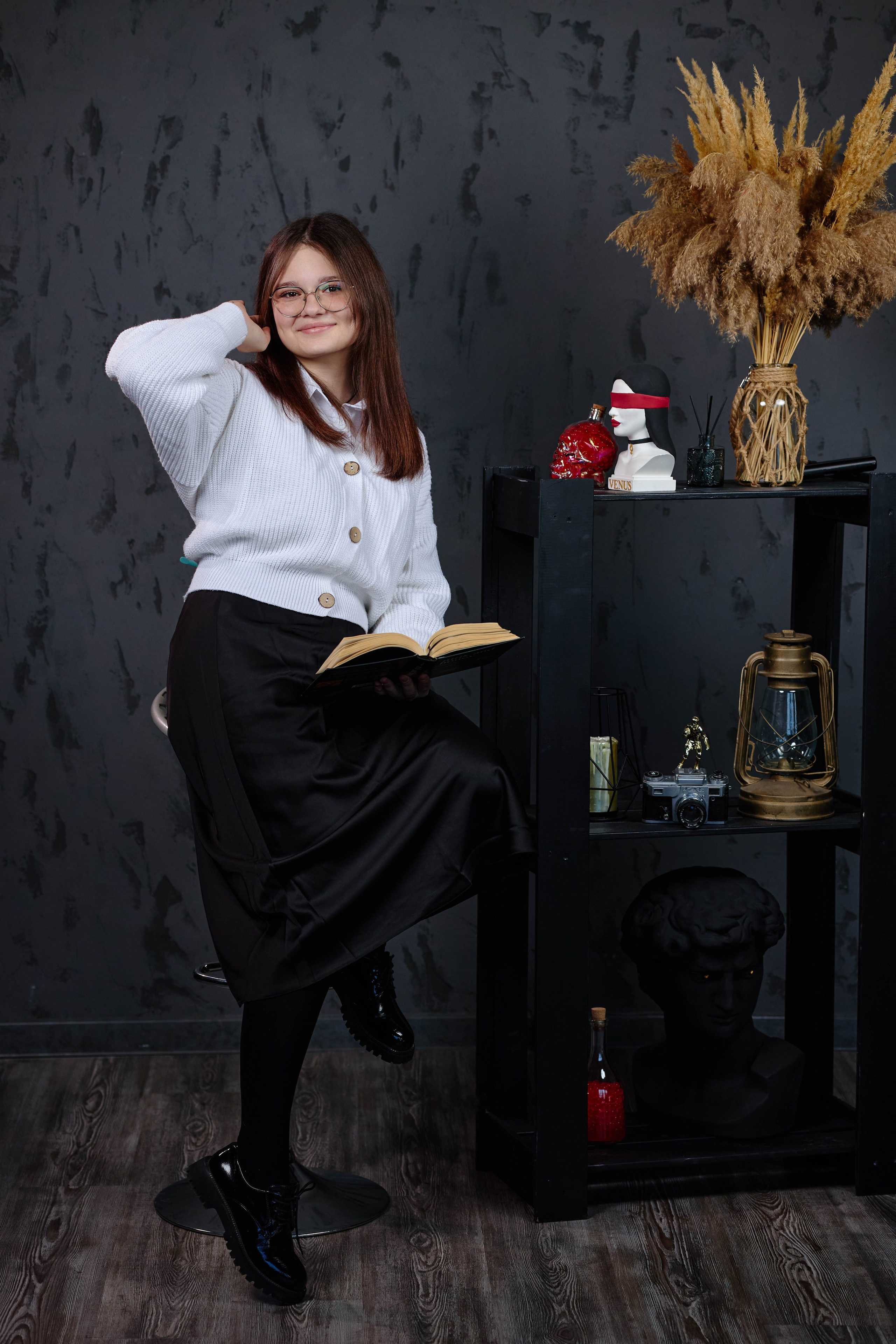 Сьемка выпускного альбома в студии DARK LOFT таганрог. Фотограф Выпускные альбомы Таганрог Сергей Коробченко