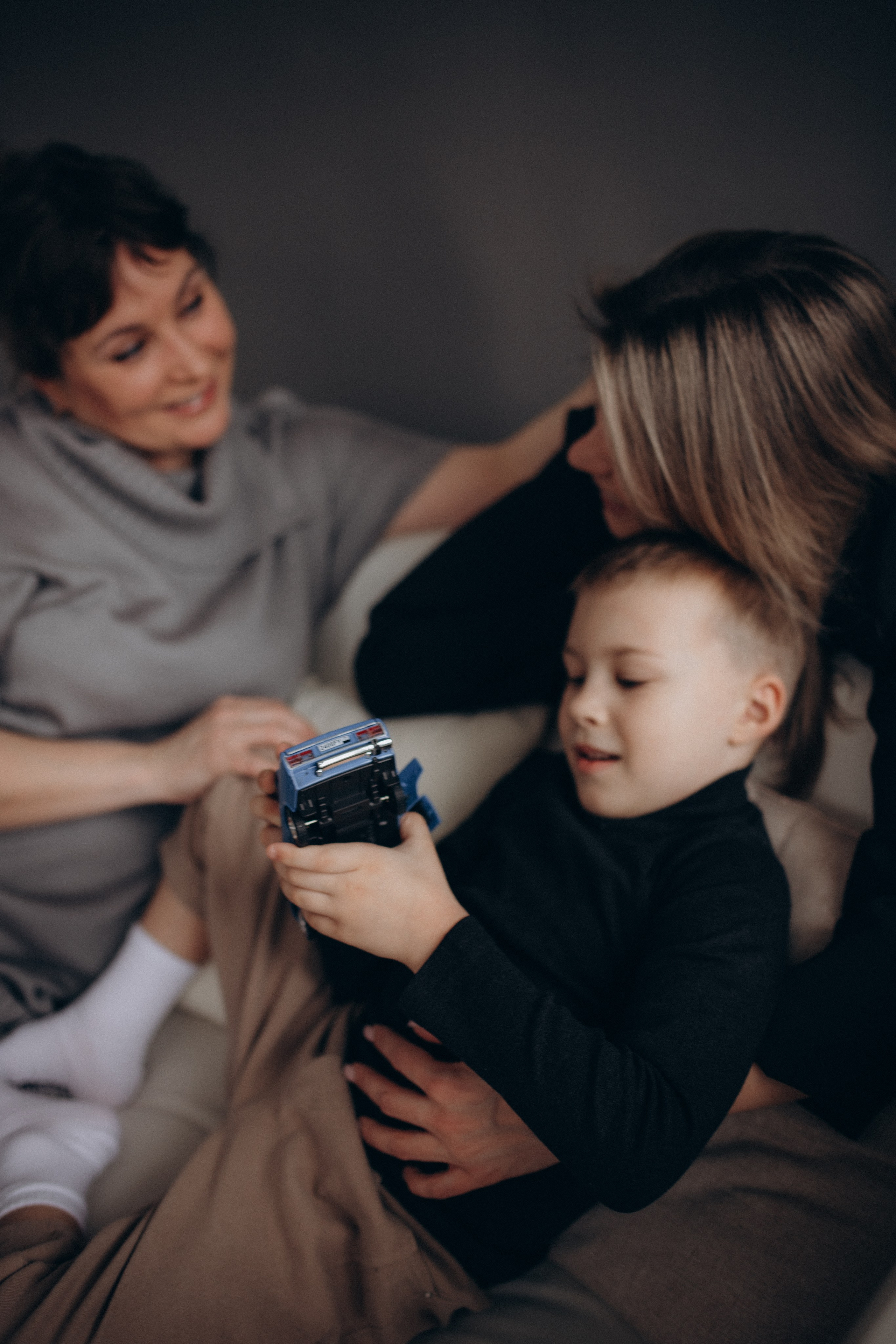 Семейная фотосессия в студии г. Тихвин. Услуги