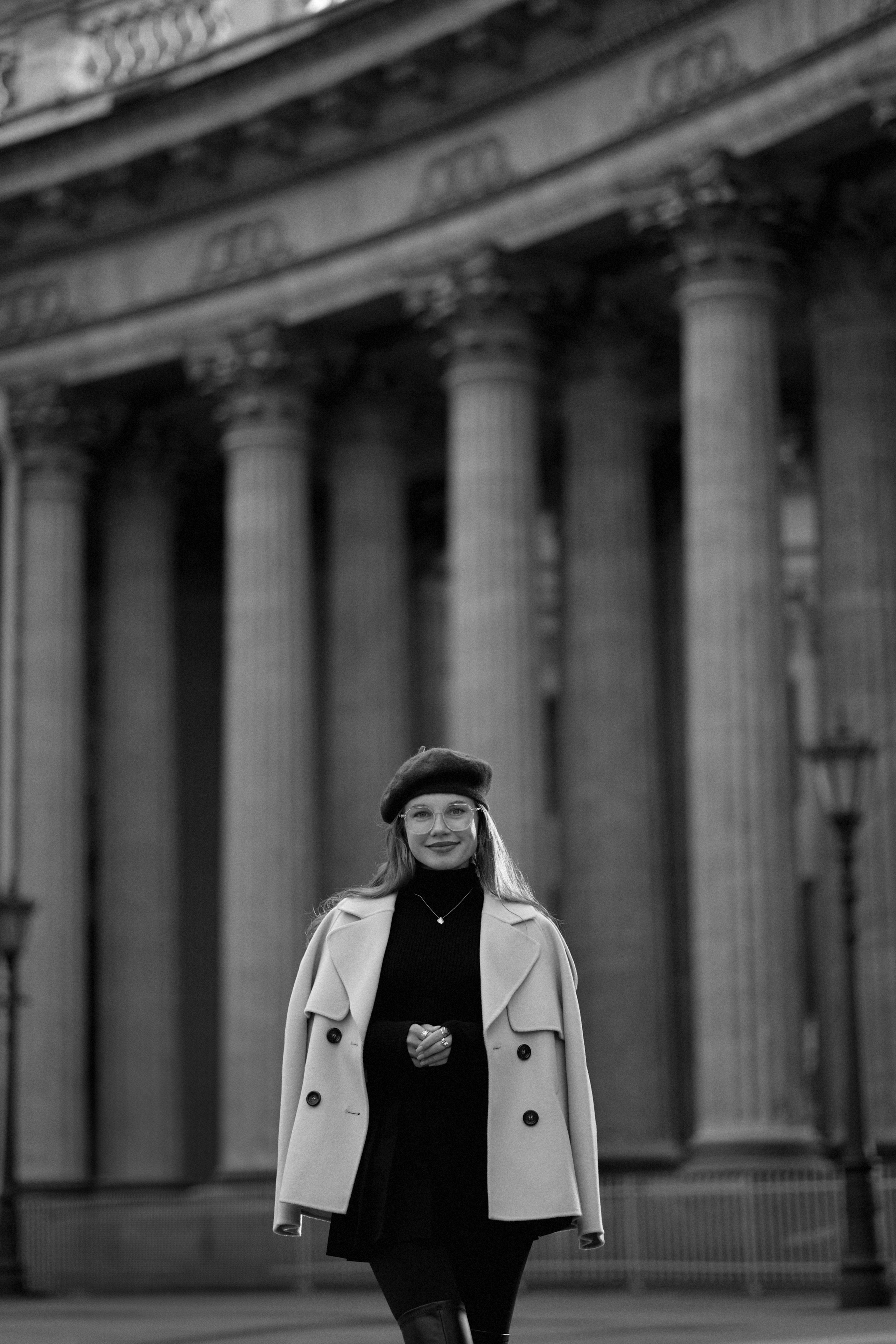 Профессиональная прогулочная фотосессия в Питере. Сестры Карабаза. Фотографы и ретушеры в Москве и Санкт-Петербурге