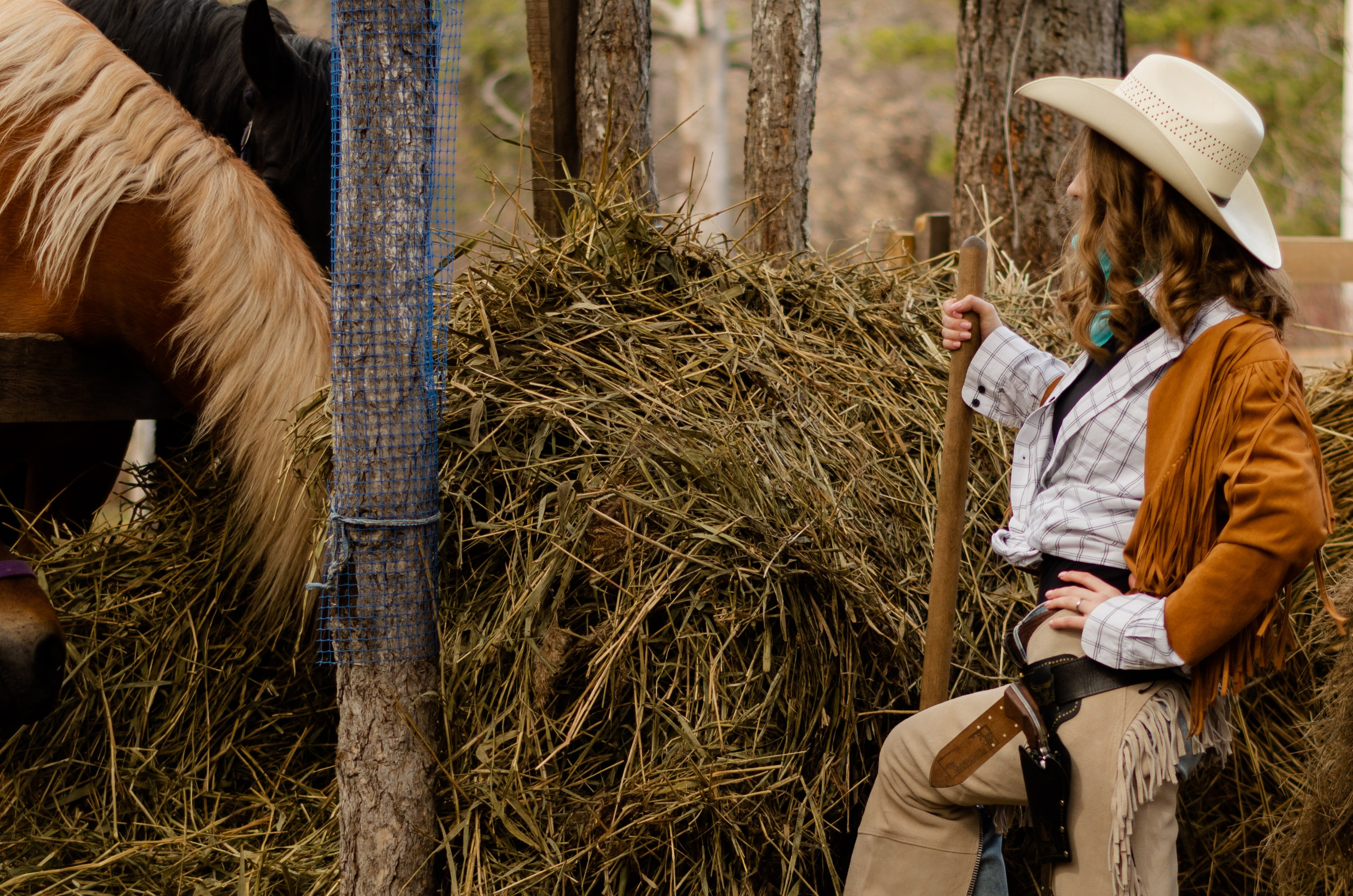 Ковбойская девчонка. Фотограф Марина Доглядная Челябинск фотосессии с лошадьми, мотоциклами