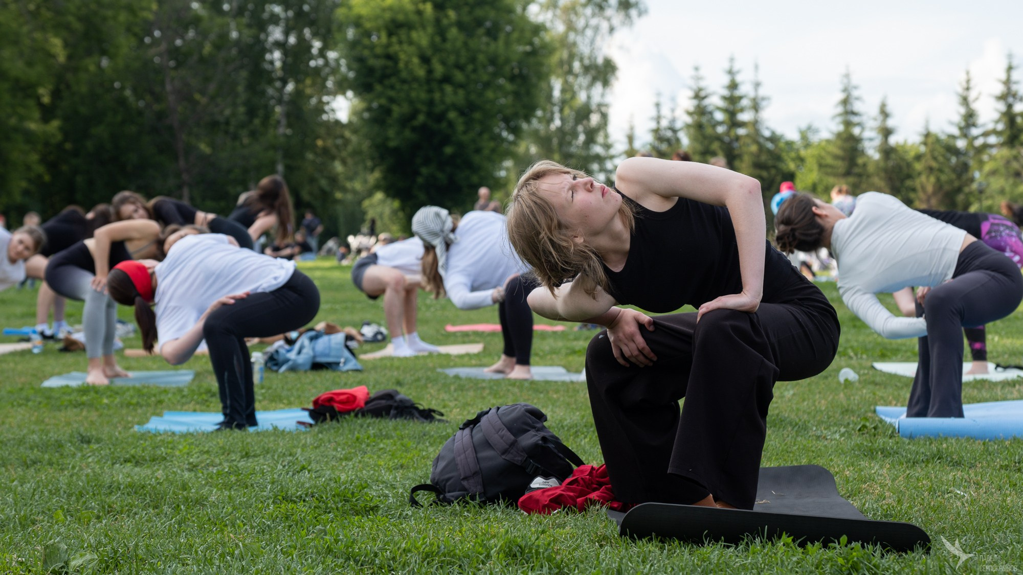 Международный день йоги в парке Горького. Репортажный фотограф в Казани Павел Серпокрылов