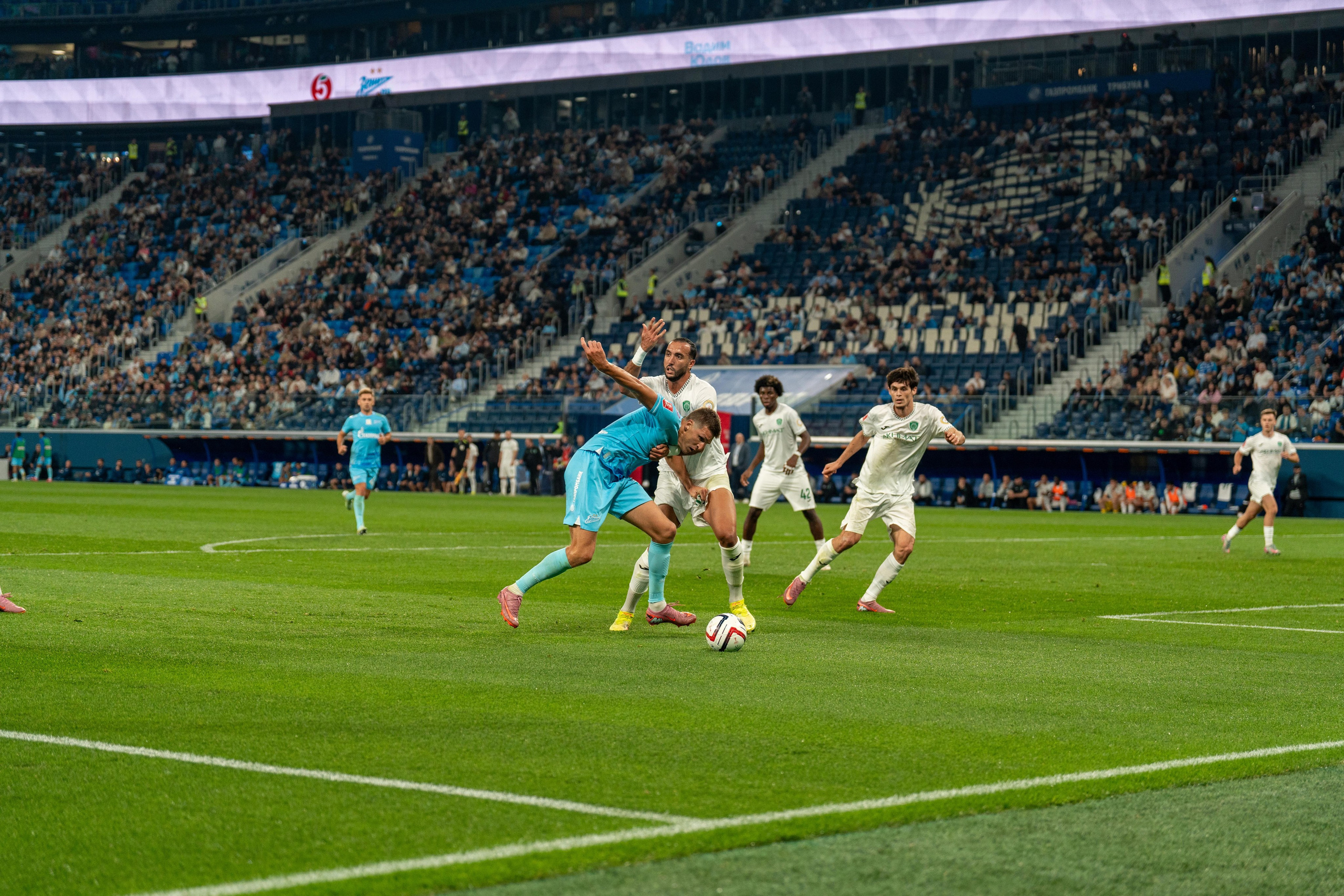 Репортажная спорт-съемка: «Зенит» – «Ахмат» на Газпром Арене