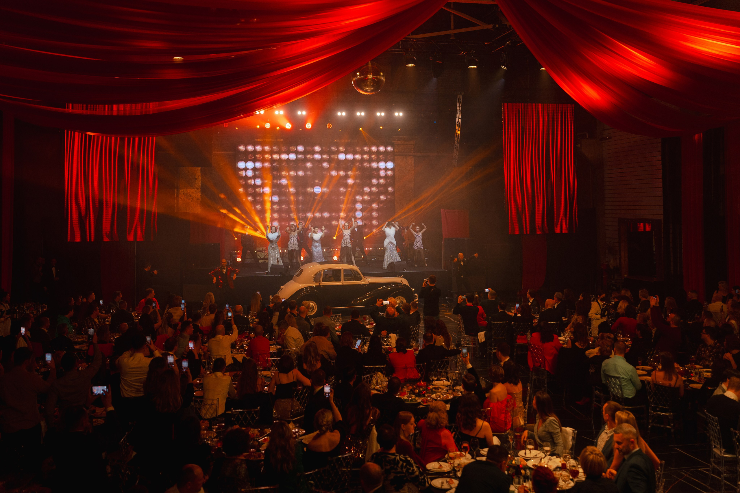 Новогодний корпоратив. КОРПОРАТИВНЫЙ, ИМИДЖЕВЫЙ И РЕПОРТАЖНЫЙ ФОТОГРАФ МАКСИМ МЕШ