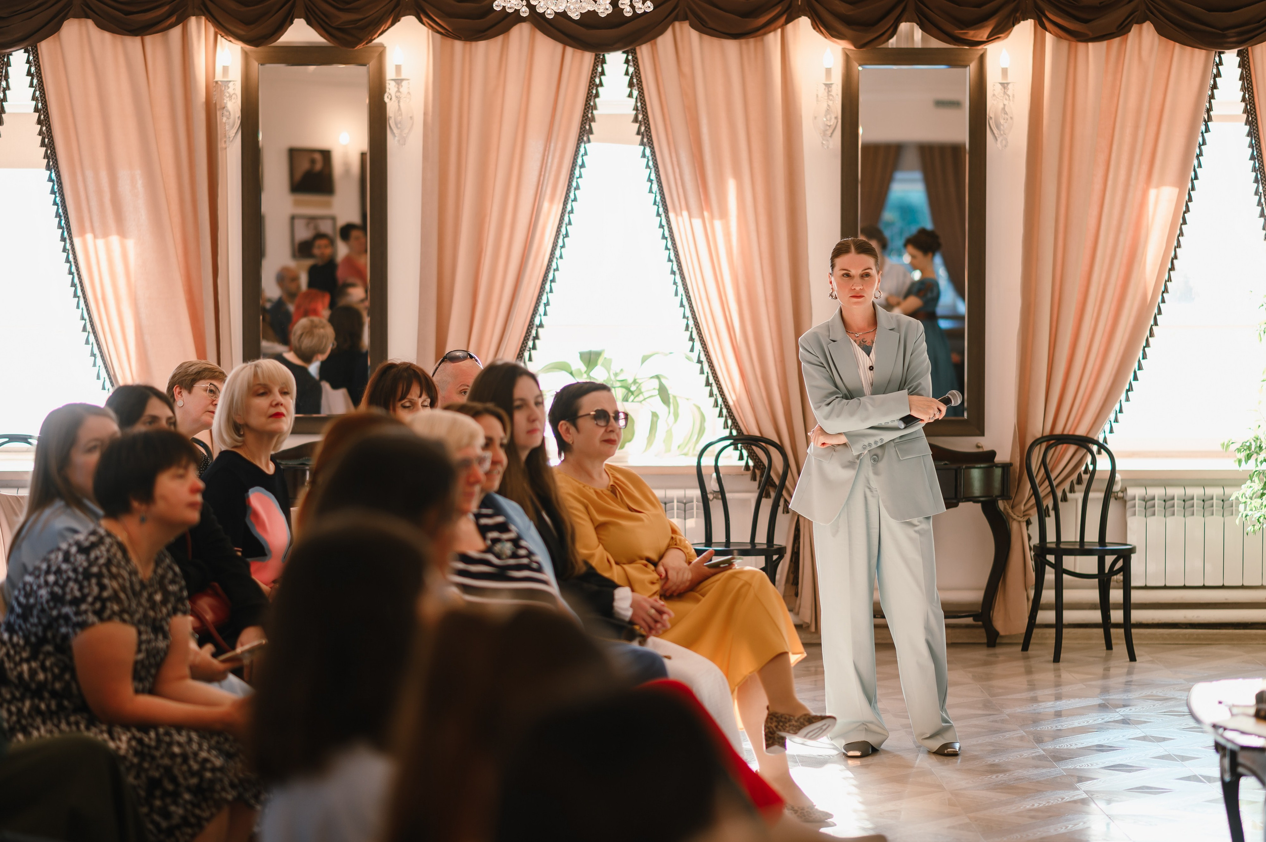 «Евгений Онегин»: лекция в особняке. Wedding and family photographer USA