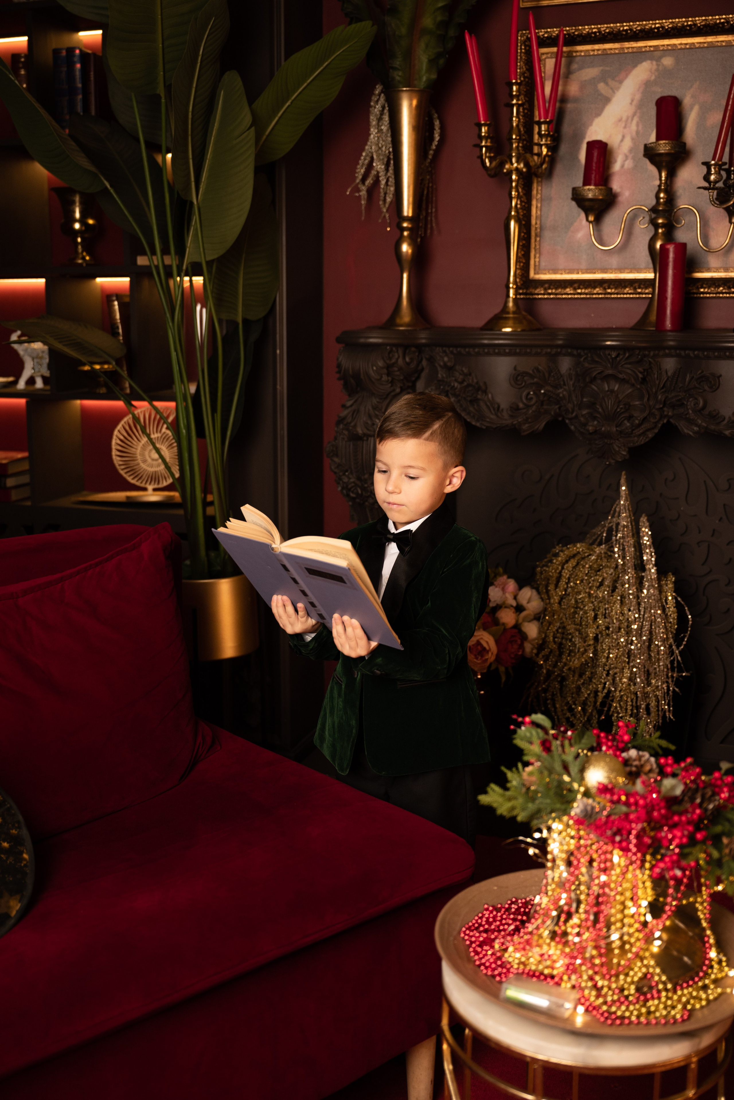 Новогодняя фотосессия в студии зале АНРИ. Фотограф Ксения Огородова портфолио