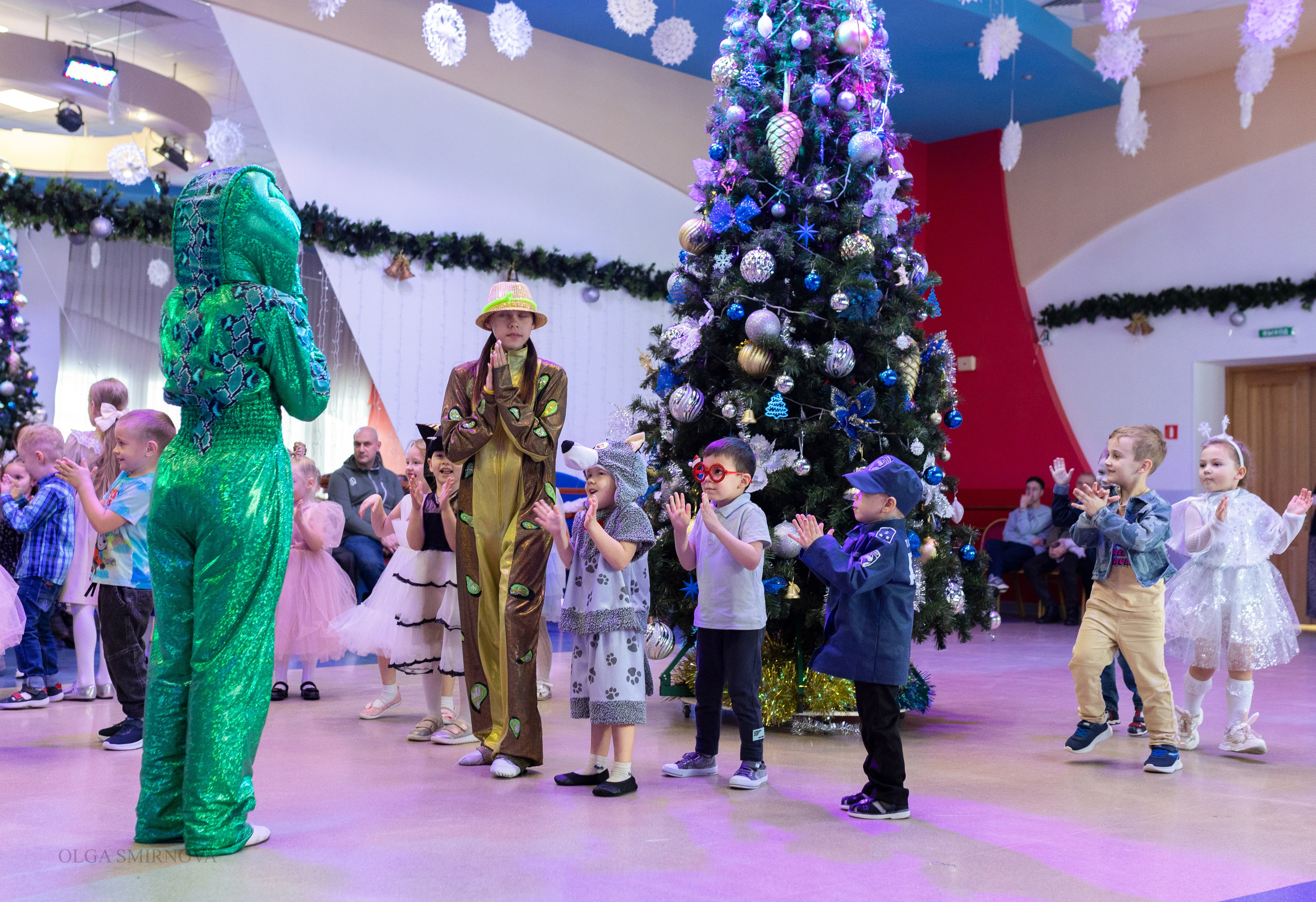 Утренник в ДОФ 04.01.25. Ольга Смирнова юрист, фотограф