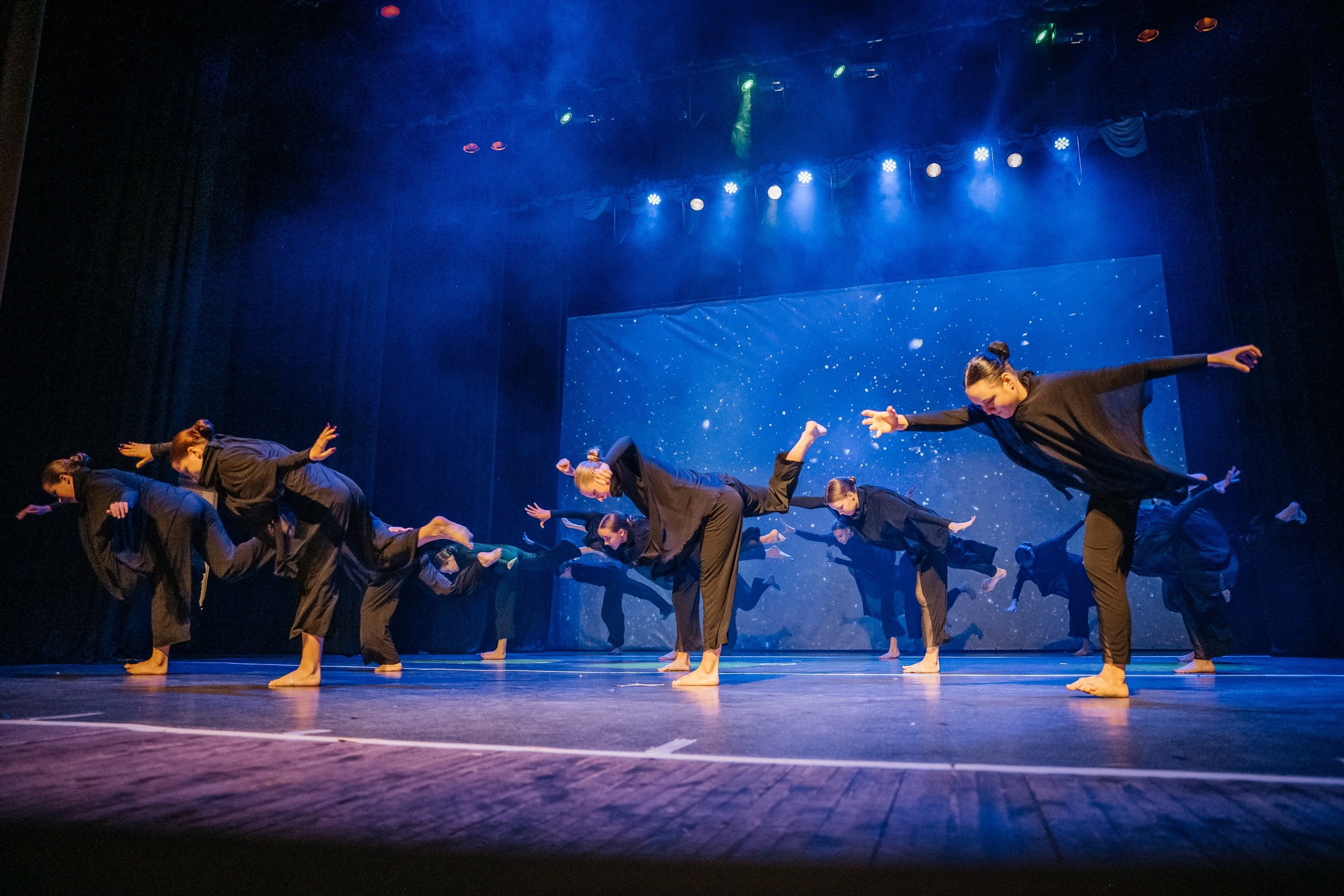 Танцы. Фотограф Елена Рогашкова