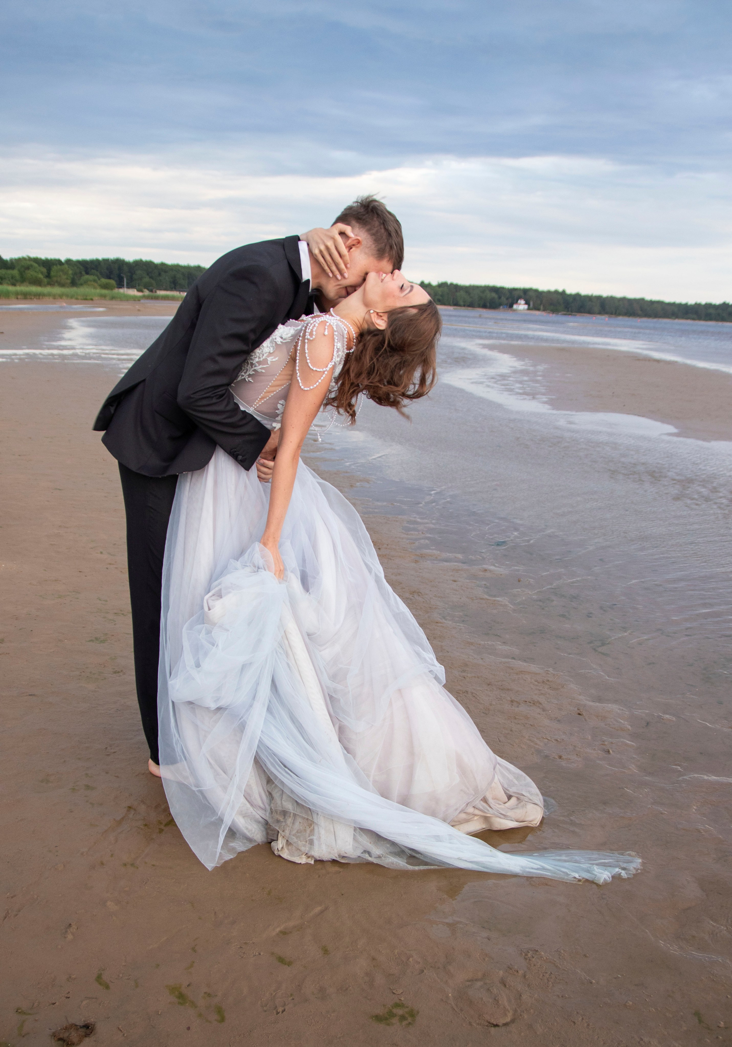 Свадебная прогулка на Финском заливе. Портретный фотограф в Санкт-Петербурге Савельева Ольга