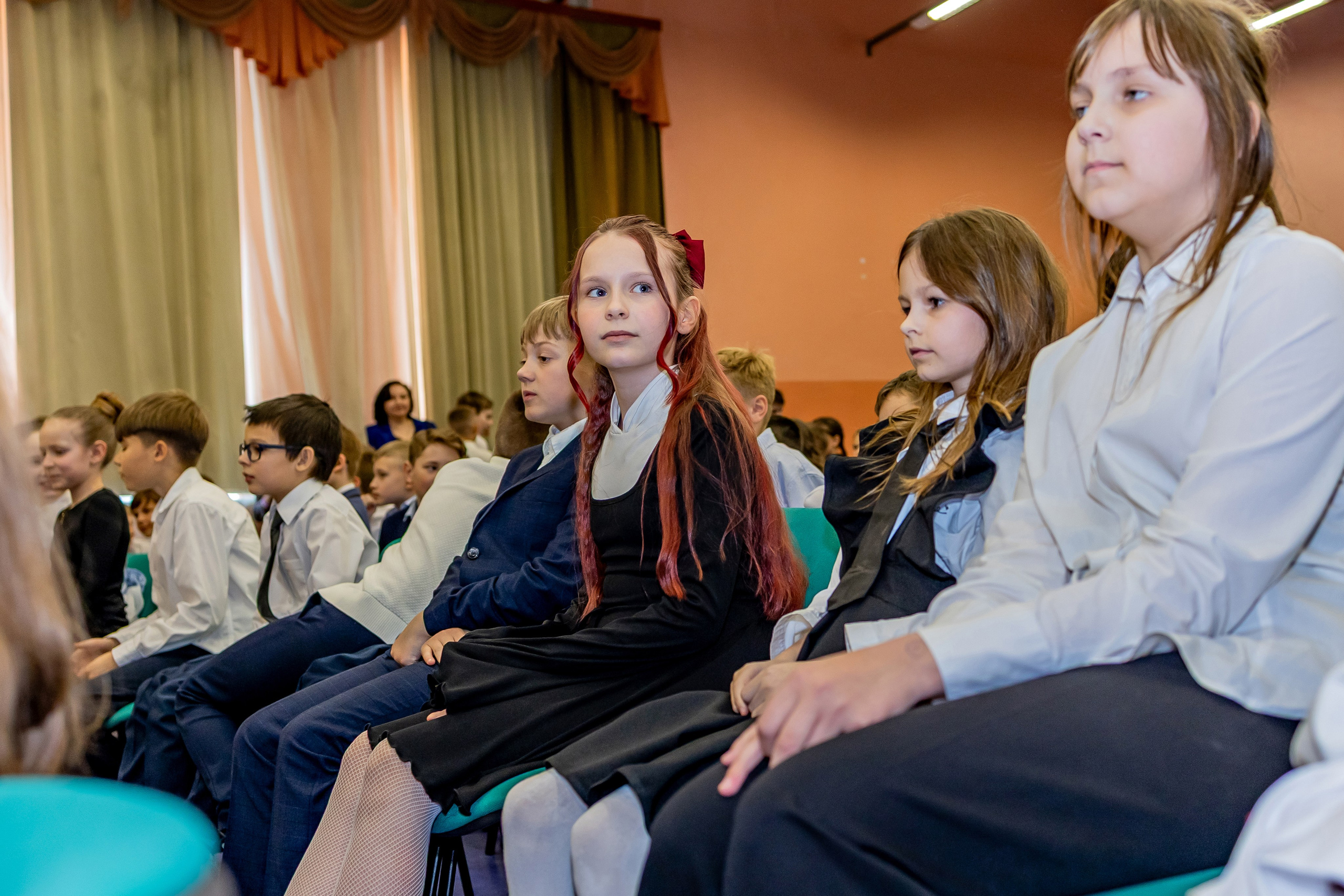 Выпускной праздник в начальной школе. Фотограф и видеограф Москва. Свадебный фотограф, видеограф. Выпускные альбомы. Оживающие альбомы
