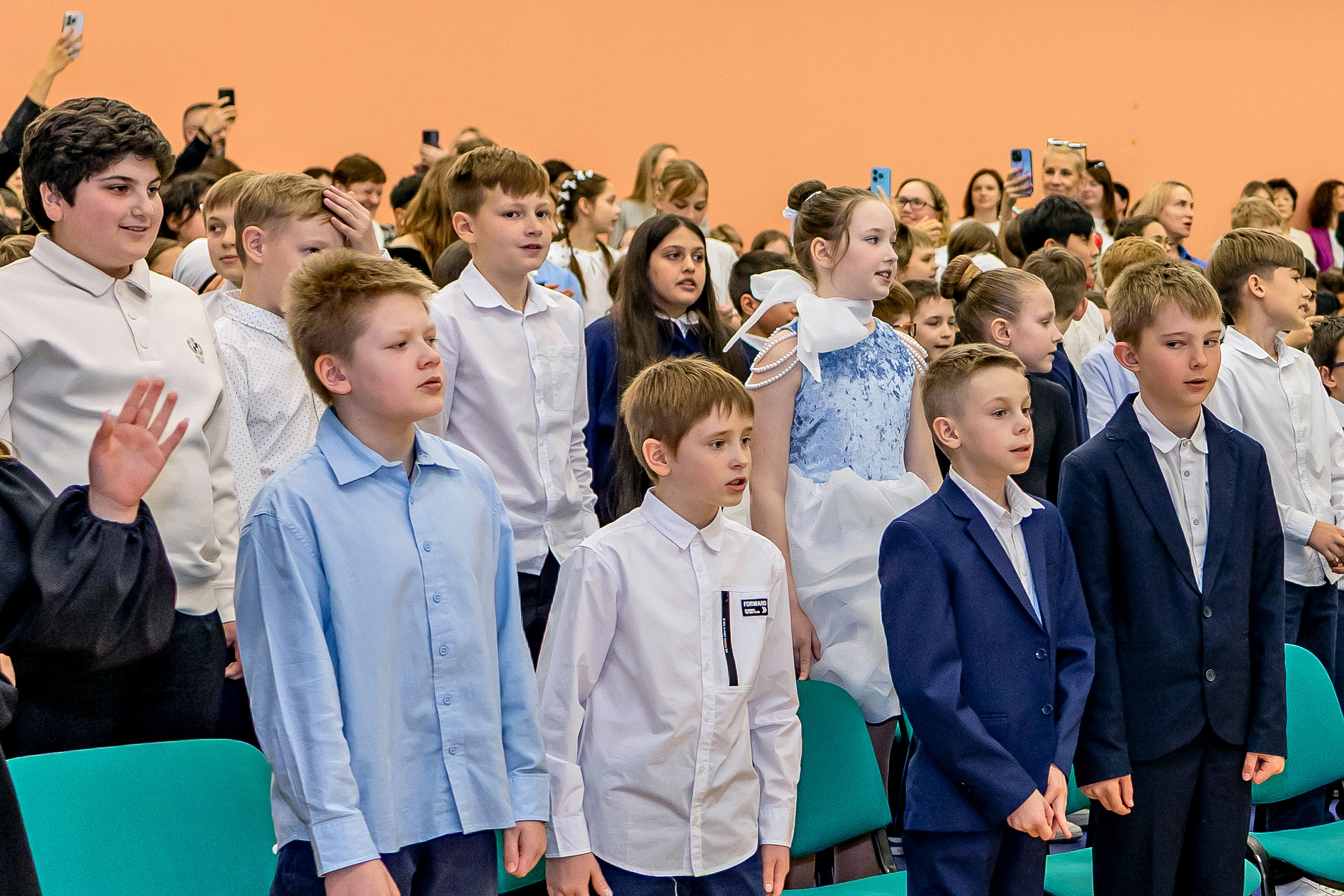 Выпускной праздник в начальной школе. Фотограф и видеограф Москва. Свадебный фотограф, видеограф. Выпускные альбомы. Оживающие альбомы