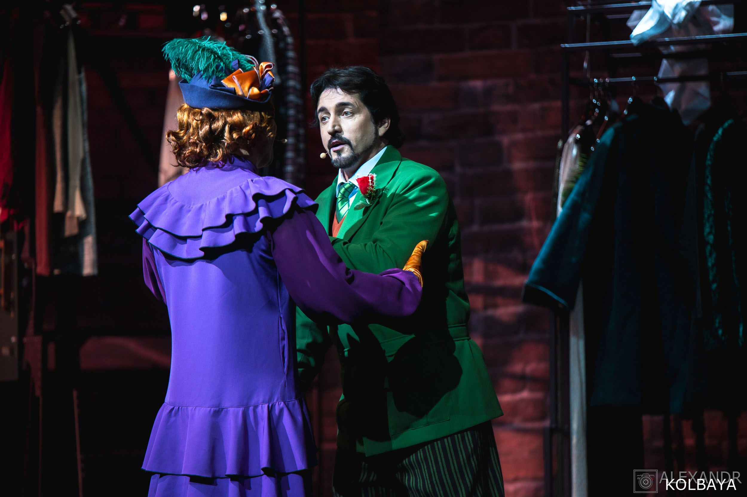 Фотографии со спектакля «Привет, я тетя Чарли». Концертный и театральный репортажный фотограф в Москве Александр Колбая