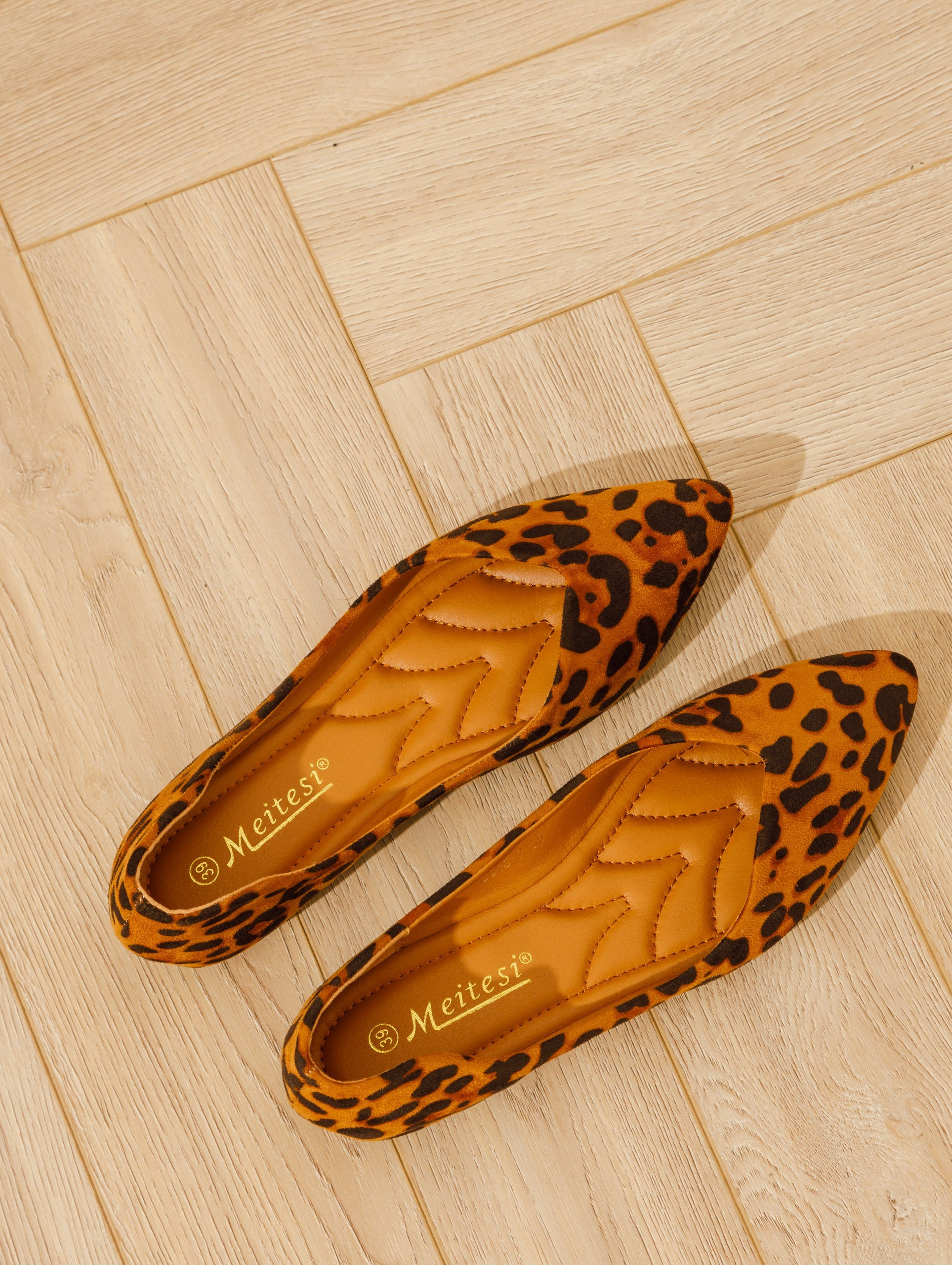 Предметная съемка и продакшн видео обуви для каталога, сайта, маркетплейсов. Студия коммерческой съемки ХВОЯ