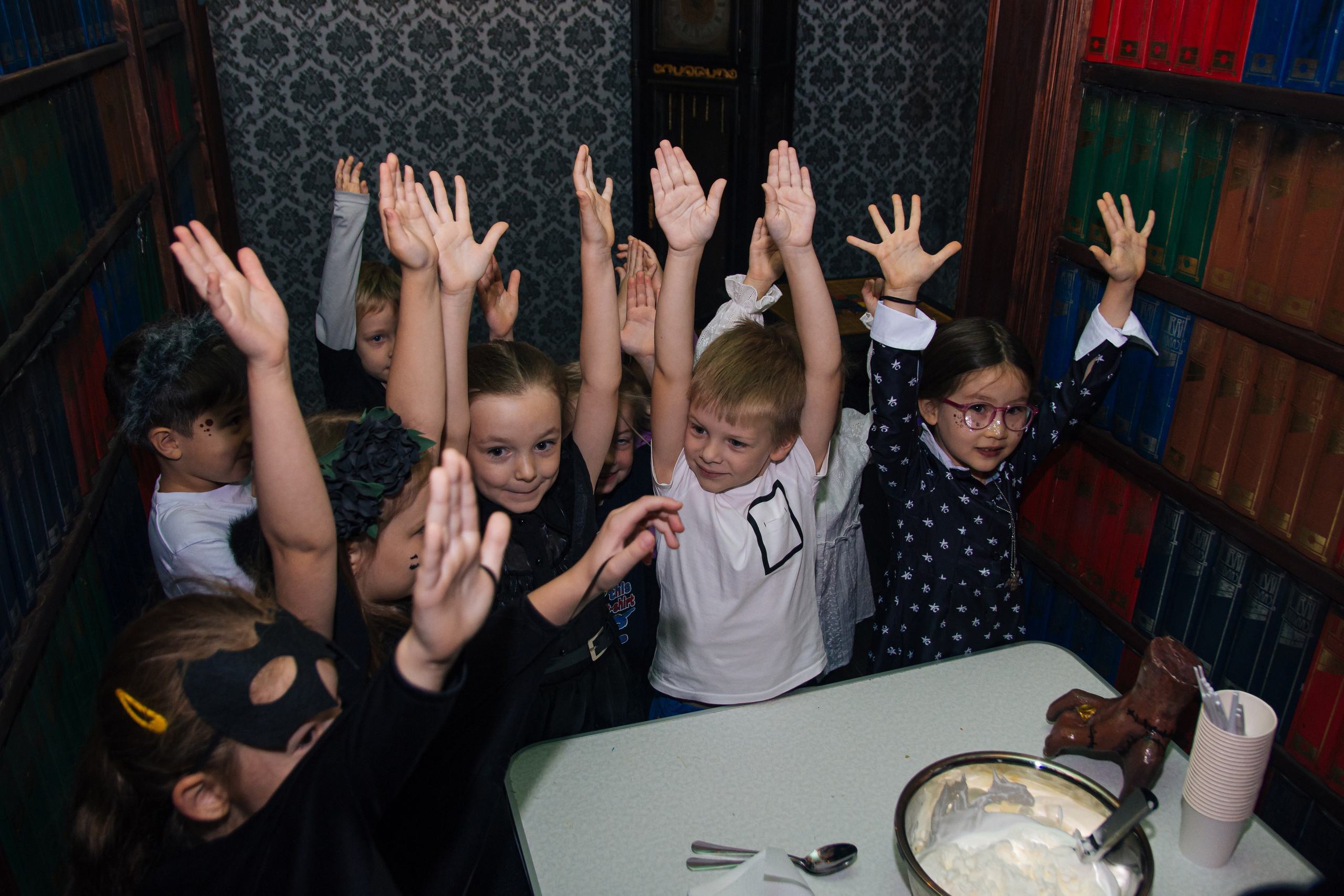 Квесты и праздники в Нелогике. Фотограф в Москве. Индивидуальные и парные съёмки, мероприятия, промо-съёмки для артистов