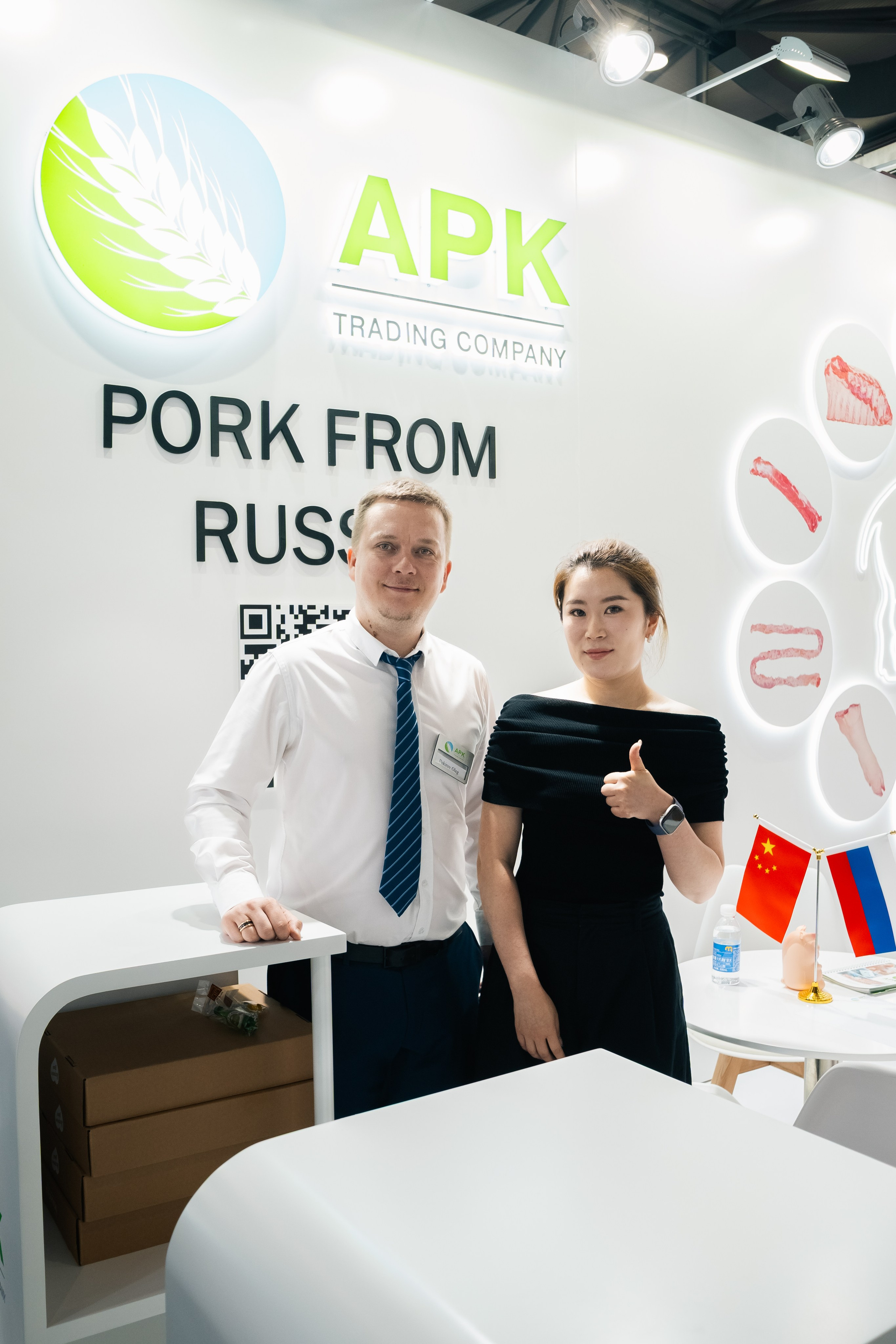 Стенд компании APK Trading Company на выставке SIAL в Шанхае, деловая съемка. Фотограф в Китае.