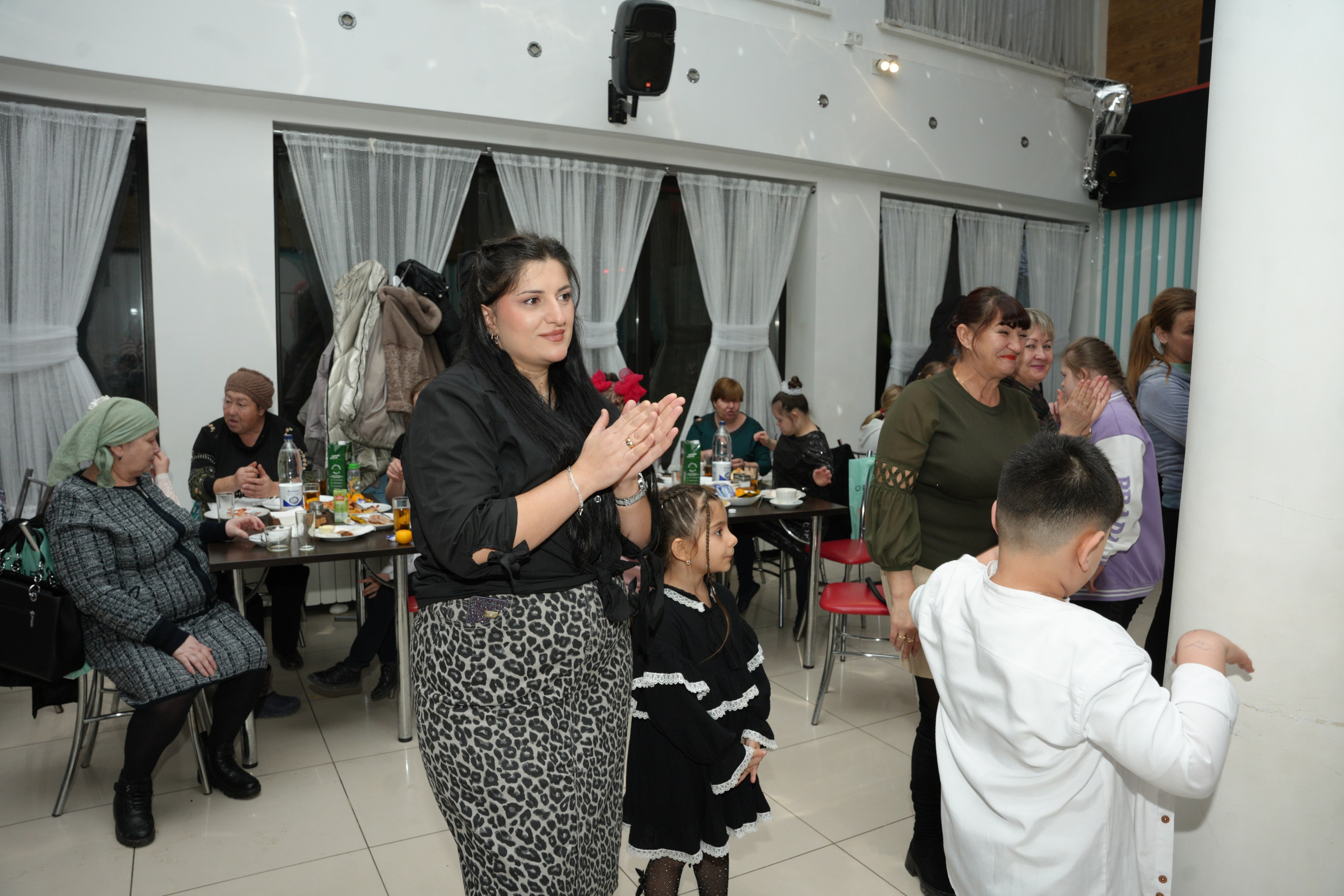 Социально —благотворительная акция «Ты в этом мире не один», посвященная Международному дню инвалидов. ВЫПУСКНЫЕ АЛЬБОМЫ, Школьный фотограф, семейный и свадебный в Саратове и области Ольга Плаксина