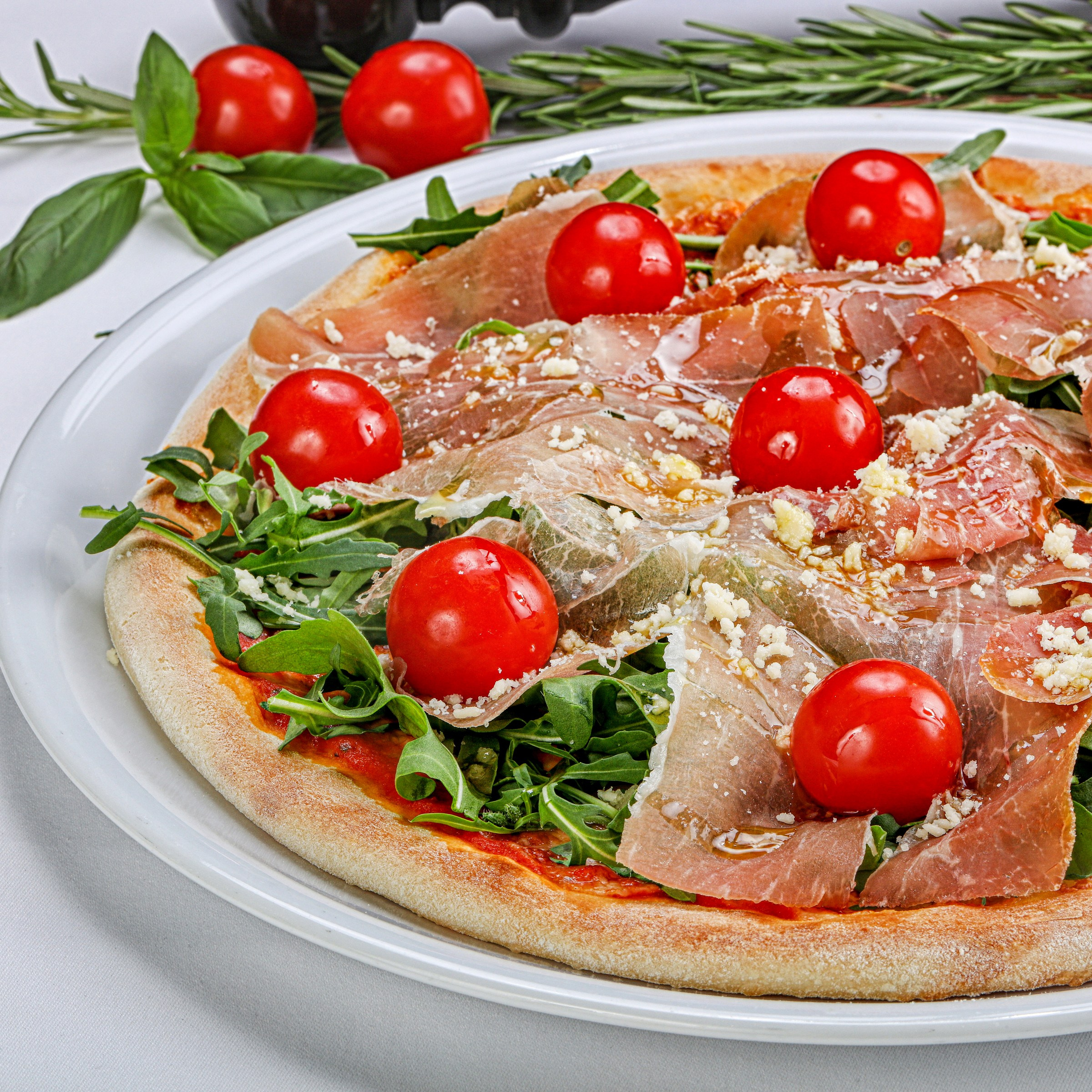 Фотосъемка пиццы. Заказ по тел.: +7 (906) 006-90-22. Фуд-фотограф Андрей Старостин — съемка еды в Москве. 9000 руб. в час