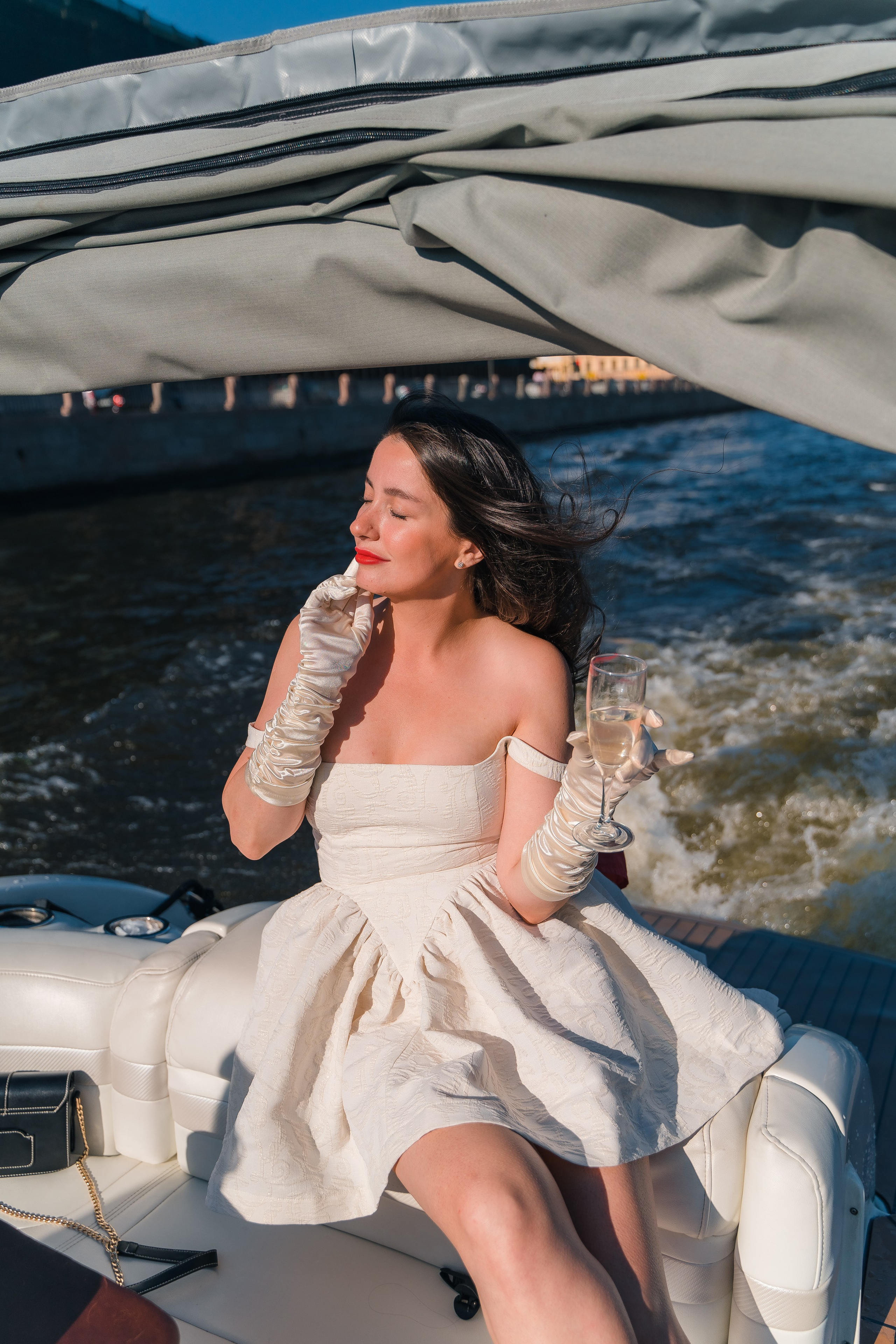 Фотосъемка девичника, встреча девушек, веселые женские портреты