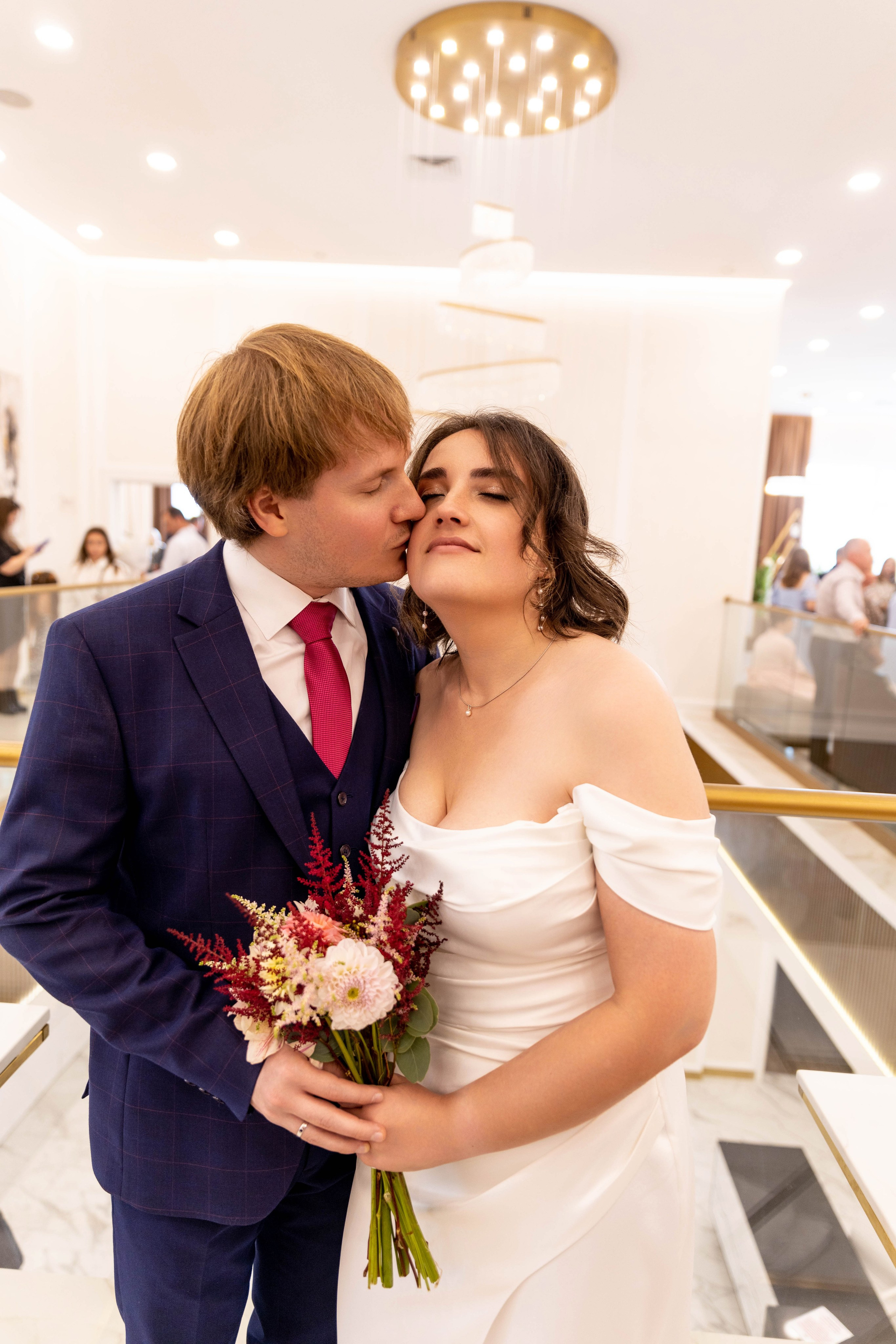 Свадебный день в Москве. Свадебный фотограф Александра Мяскова