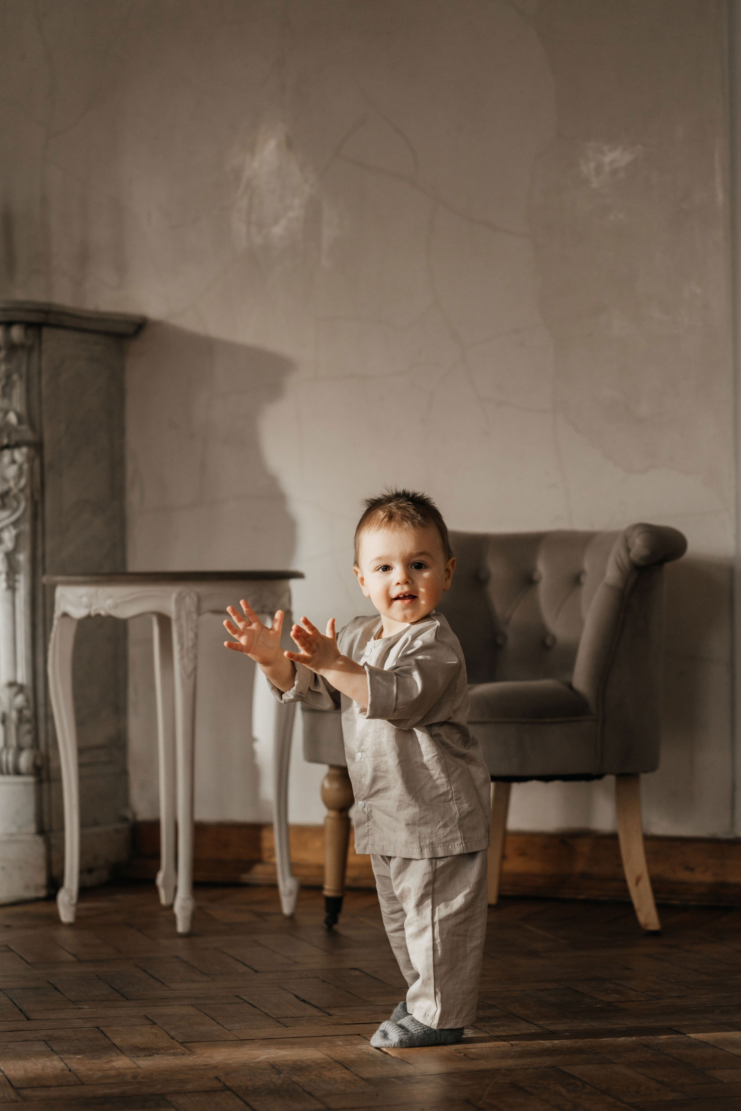 Маленькие ножки в читальне им. Пушкина. Ваш фотограф Вика Артемова