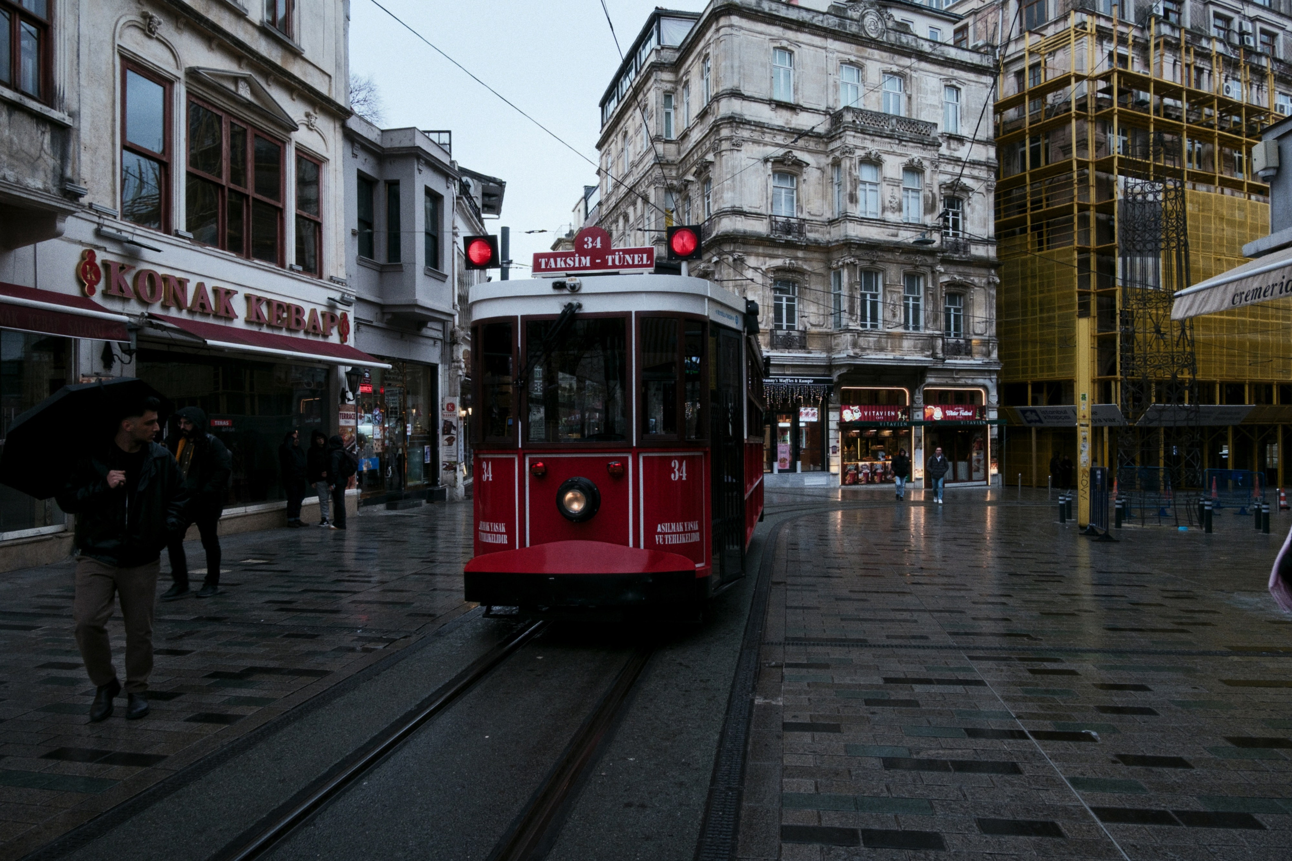Beyoğlu x Karakoy, Istanbul / Türkey AW26. Фотограф Юрин Евгений