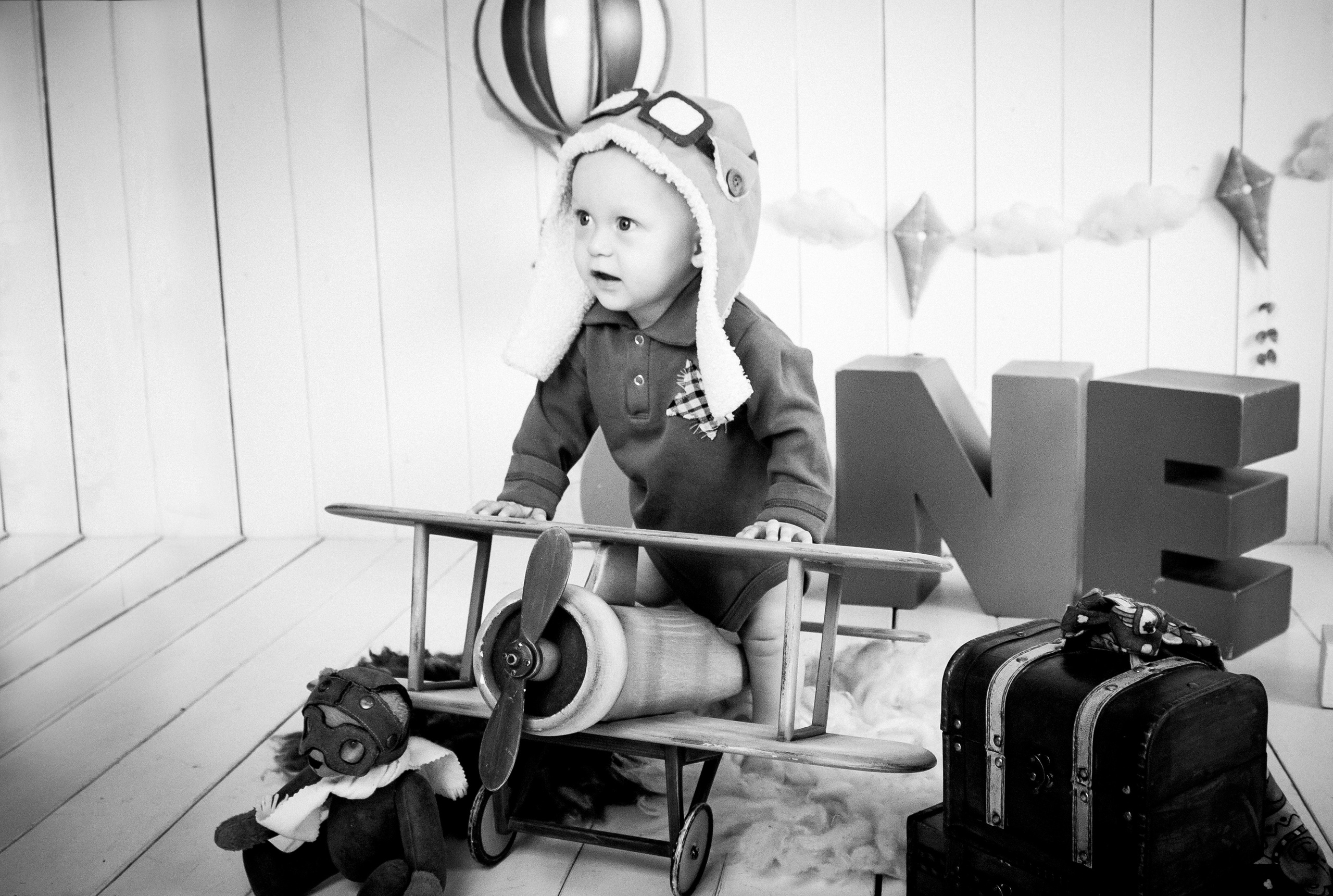 Мирон — 1 годик. «Вперед — к новым свершениям!». Виктория Ларина — Портретный профессиональный фотограф в Иркутске