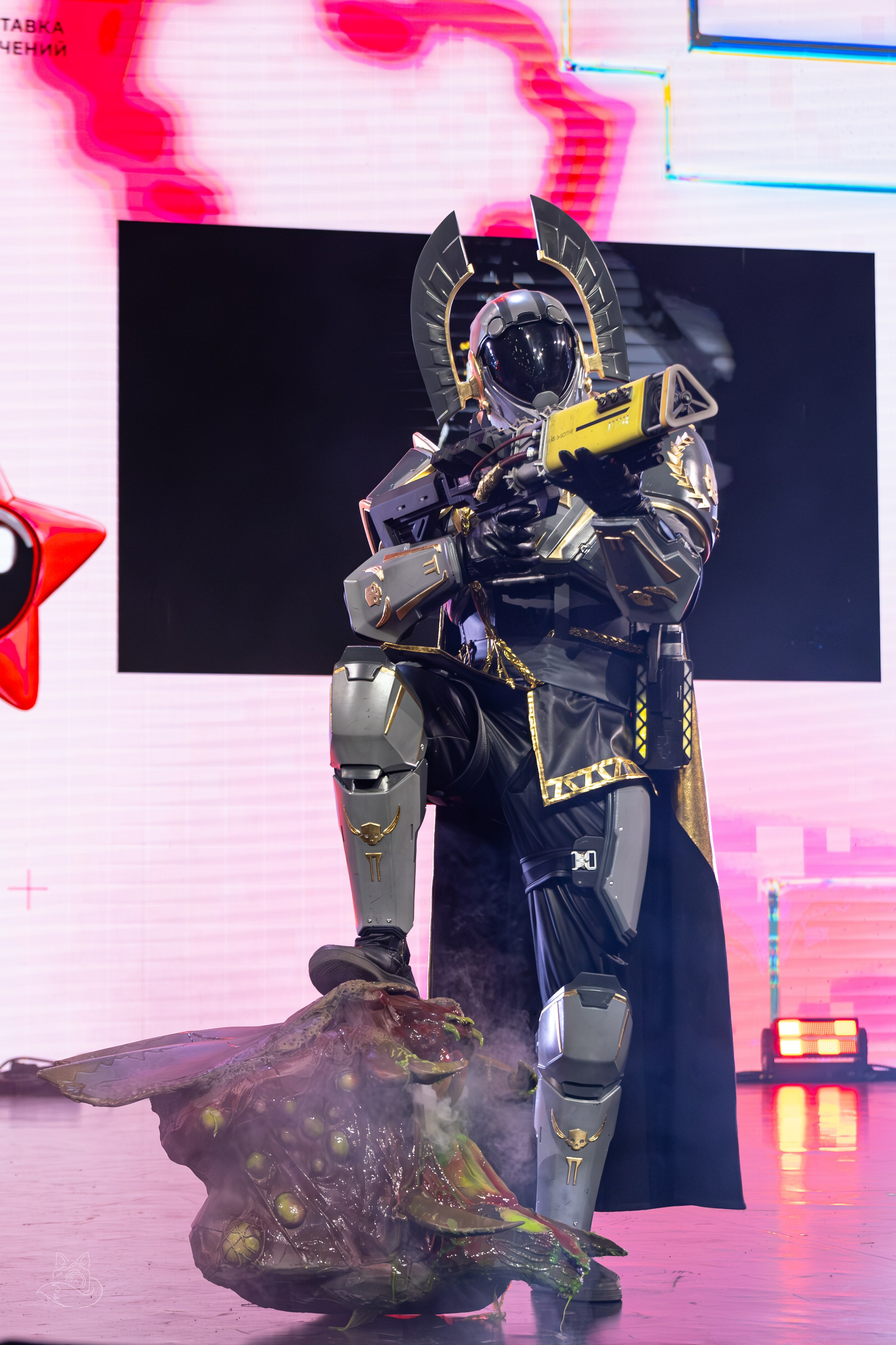 Сцена РЭД ЭКСПО 2024. Косплей фотограф