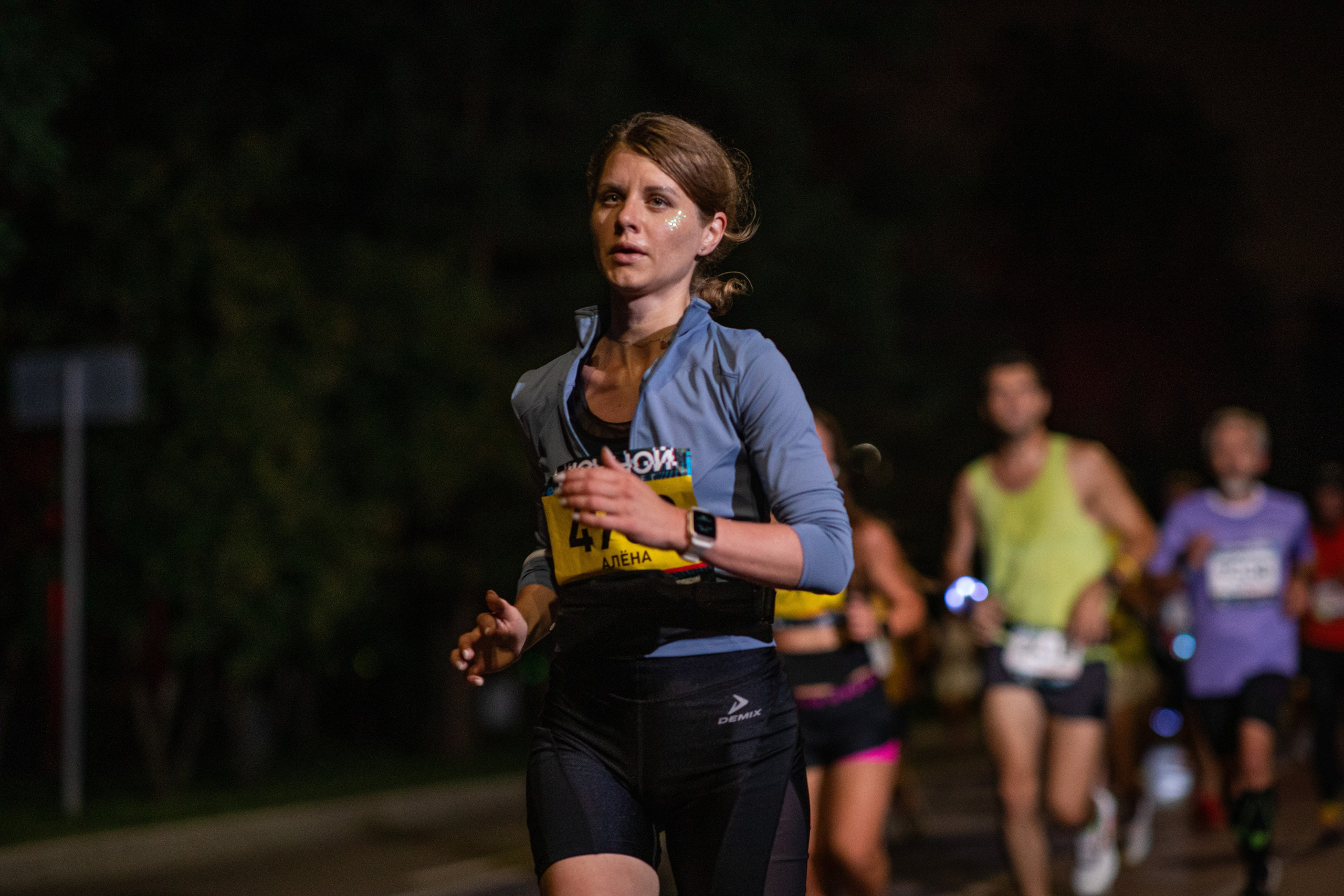 Ночной забег в ленте фотографий бегунов 03.08.24. Фотограф Сергей Ловкий