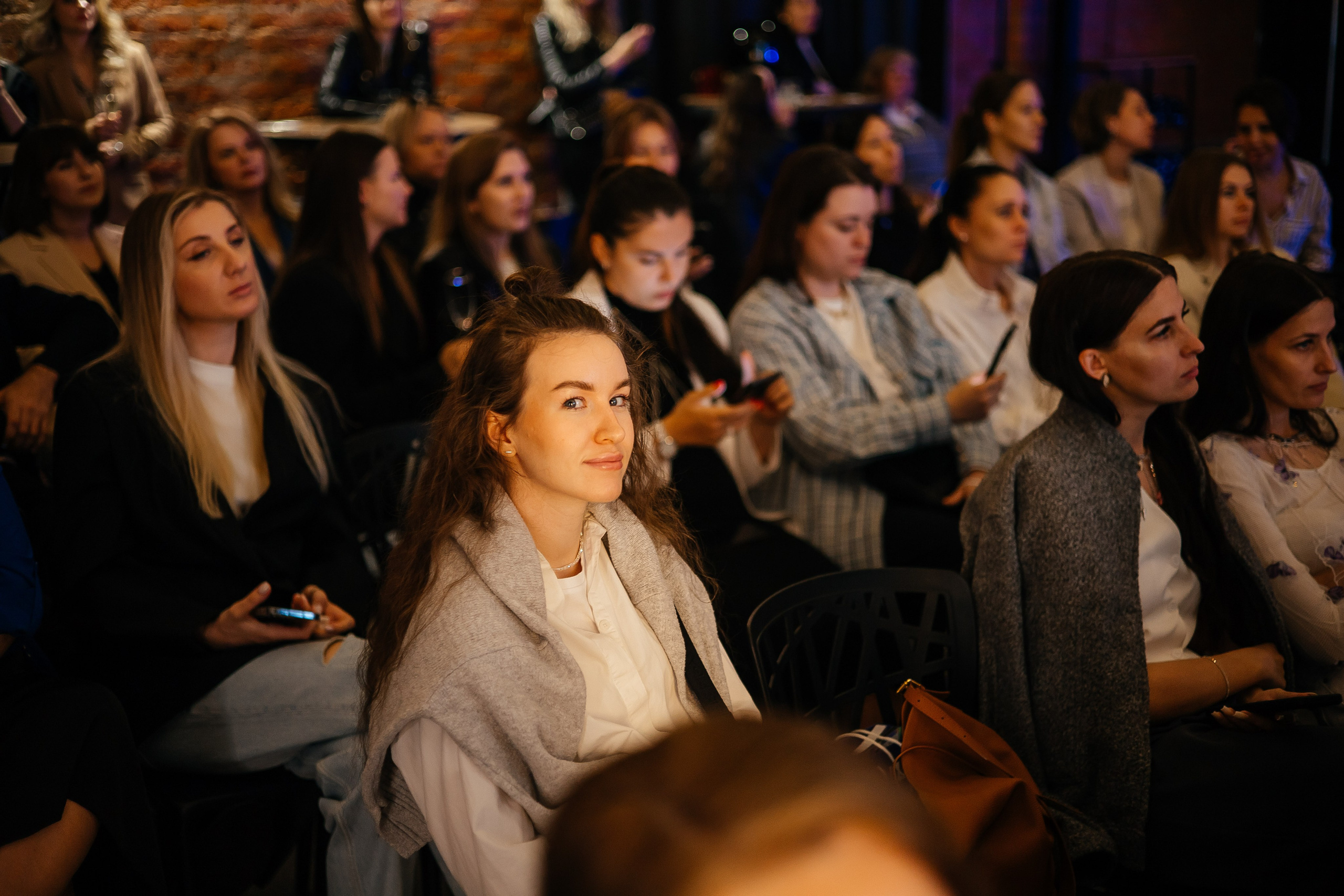 Презентация новинок систем света Maytoni в One way loft. Фотограф в Красноярске Надежда Воскресенская